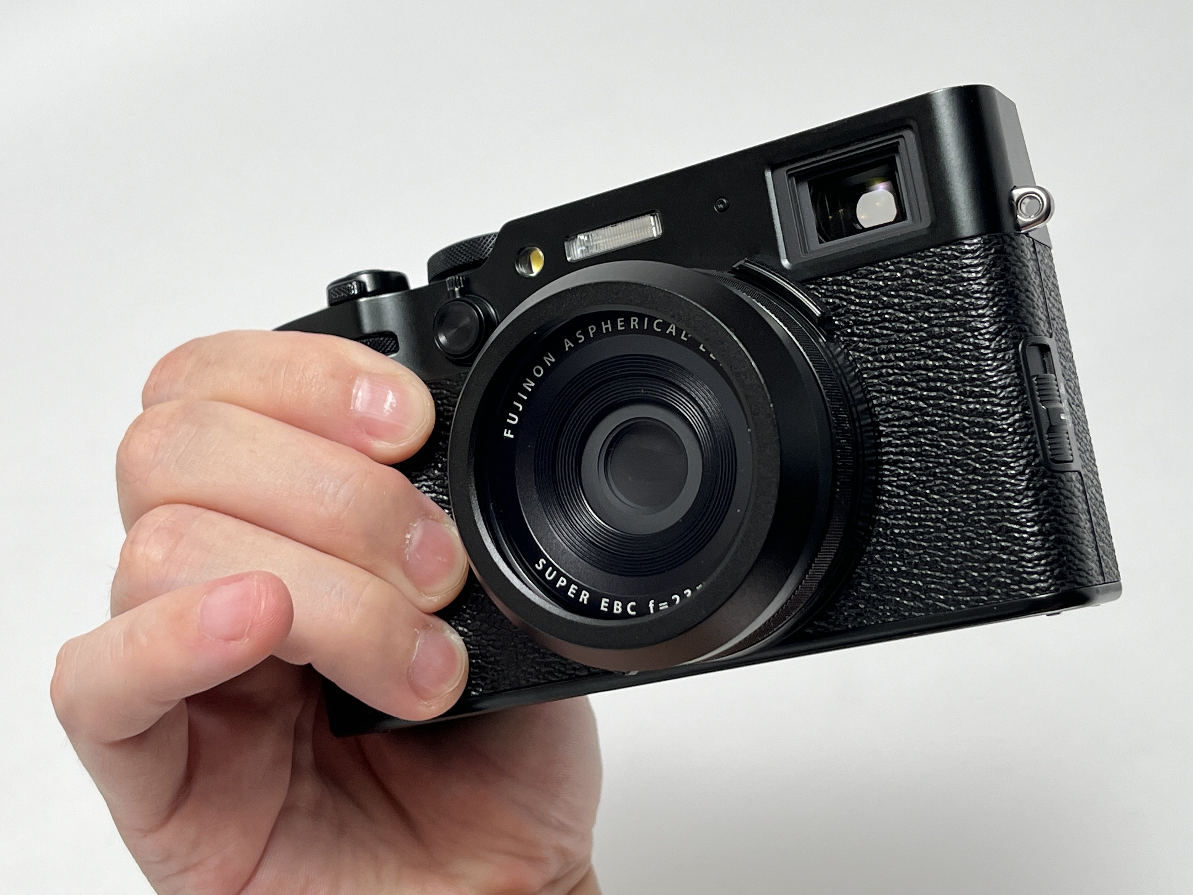 FUJIFILM X100VIにグリップを付けてみた話|KuroBox FUJIFILM X100VIにグリップを付けてみた話|KuroBox