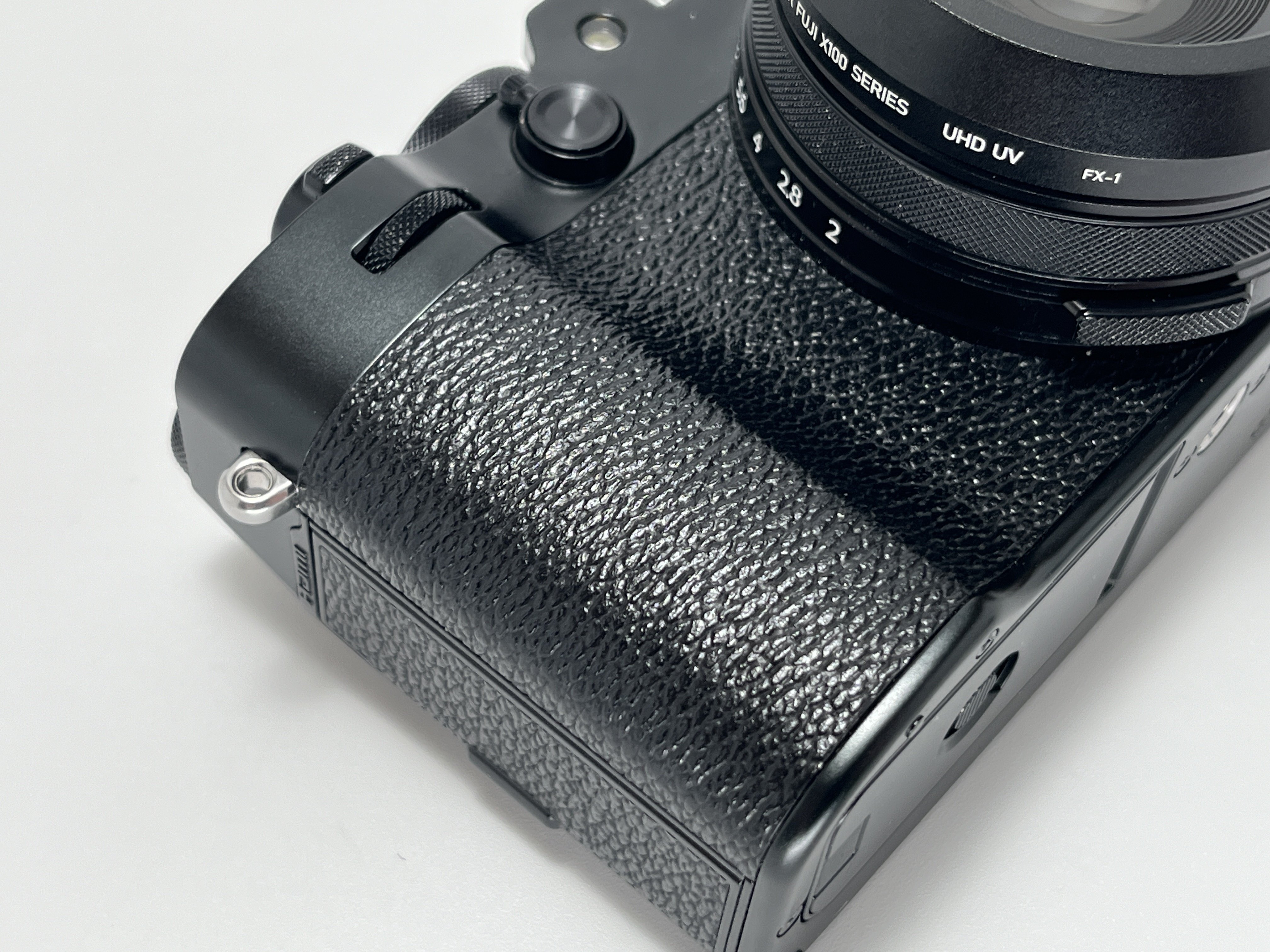 FUJIFILM X100VIにグリップを付けてみた話|KuroBox FUJIFILM X100VIにグリップを付けてみた話|KuroBox