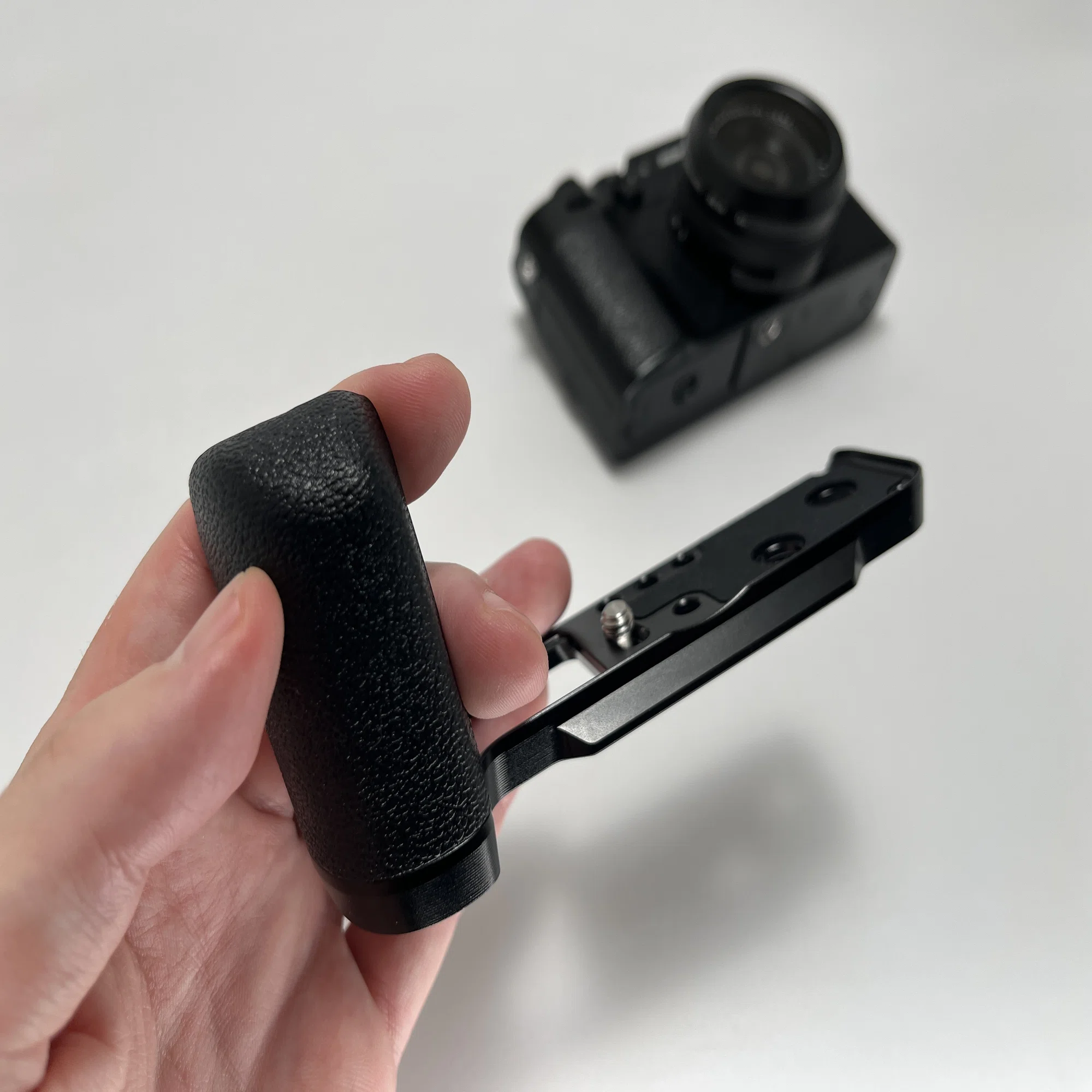 FUJIFILM X100VIにグリップを付けてみた話｜KuroBox