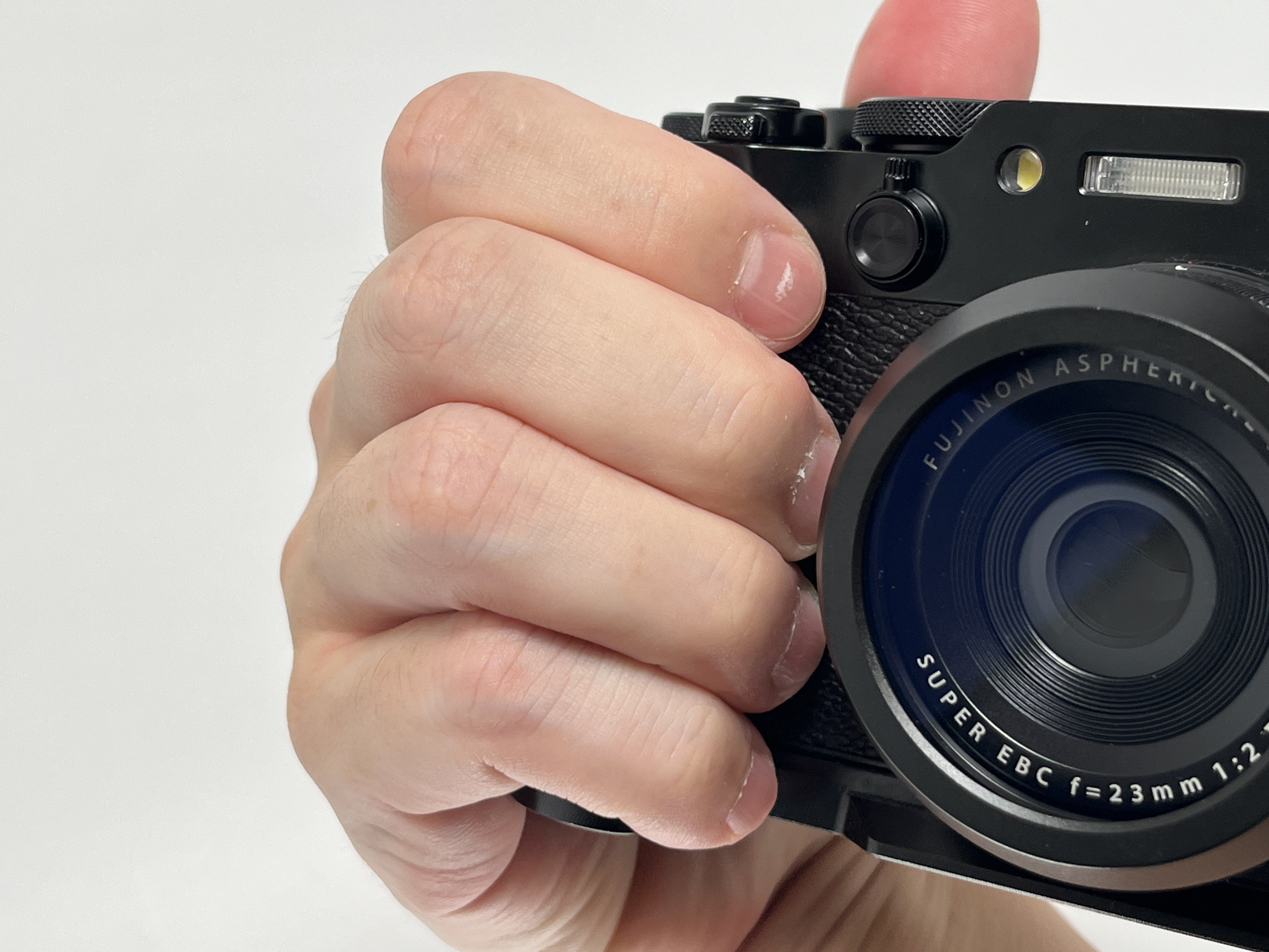 FUJIFILM X100VIにグリップを付けてみた話|KuroBox FUJIFILM X100VIにグリップを付けてみた話|KuroBox