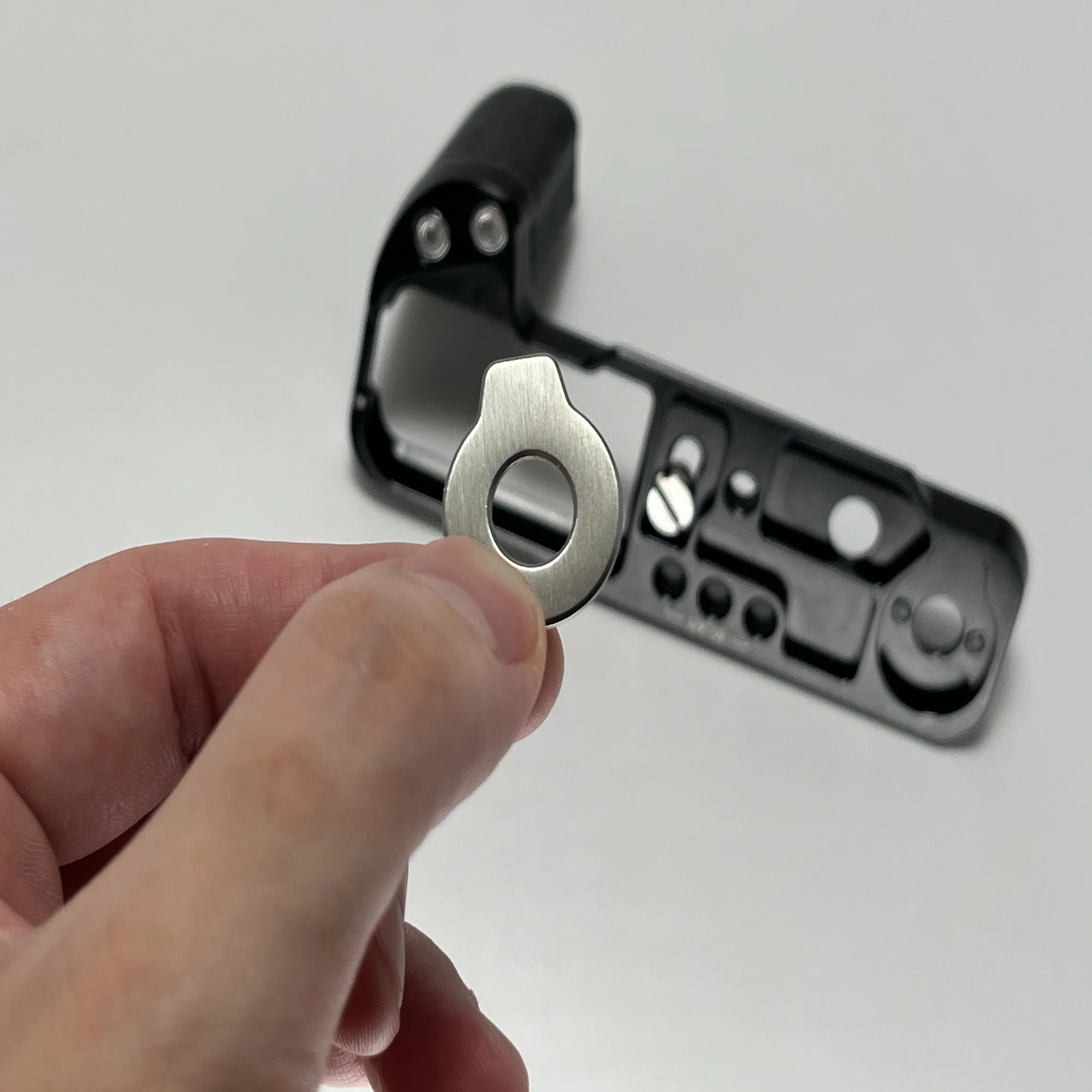 FUJIFILM X100VIにグリップを付けてみた話｜KuroBox
