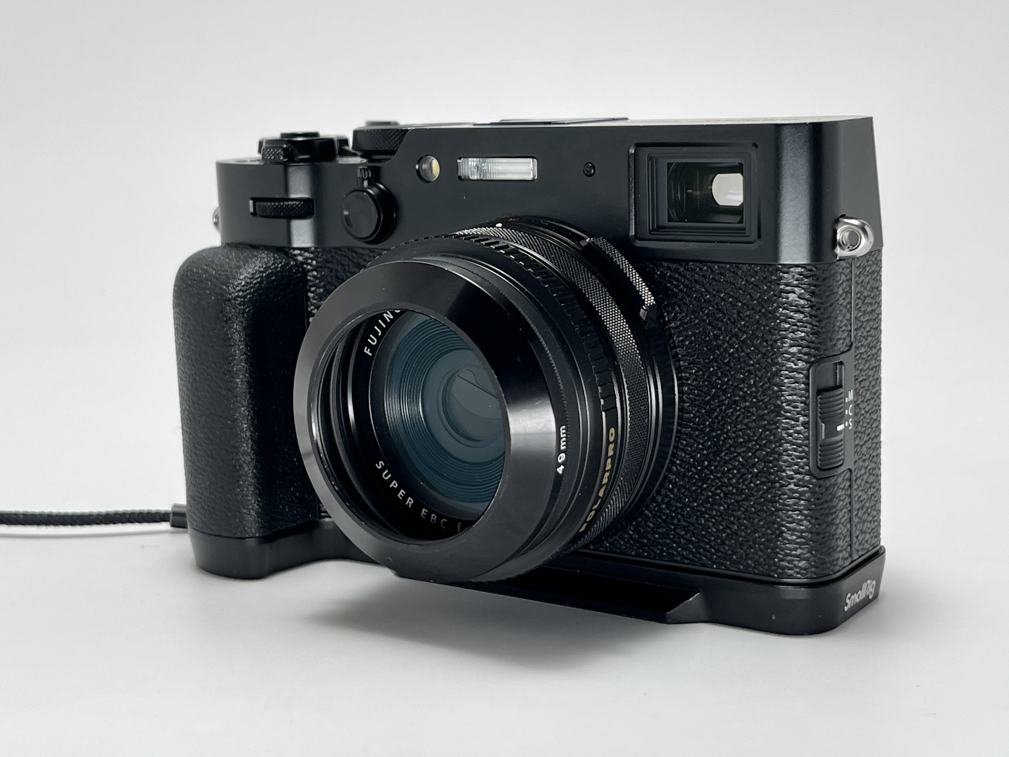 FUJIFILM X100VIにグリップを付けてみた話｜KuroBox