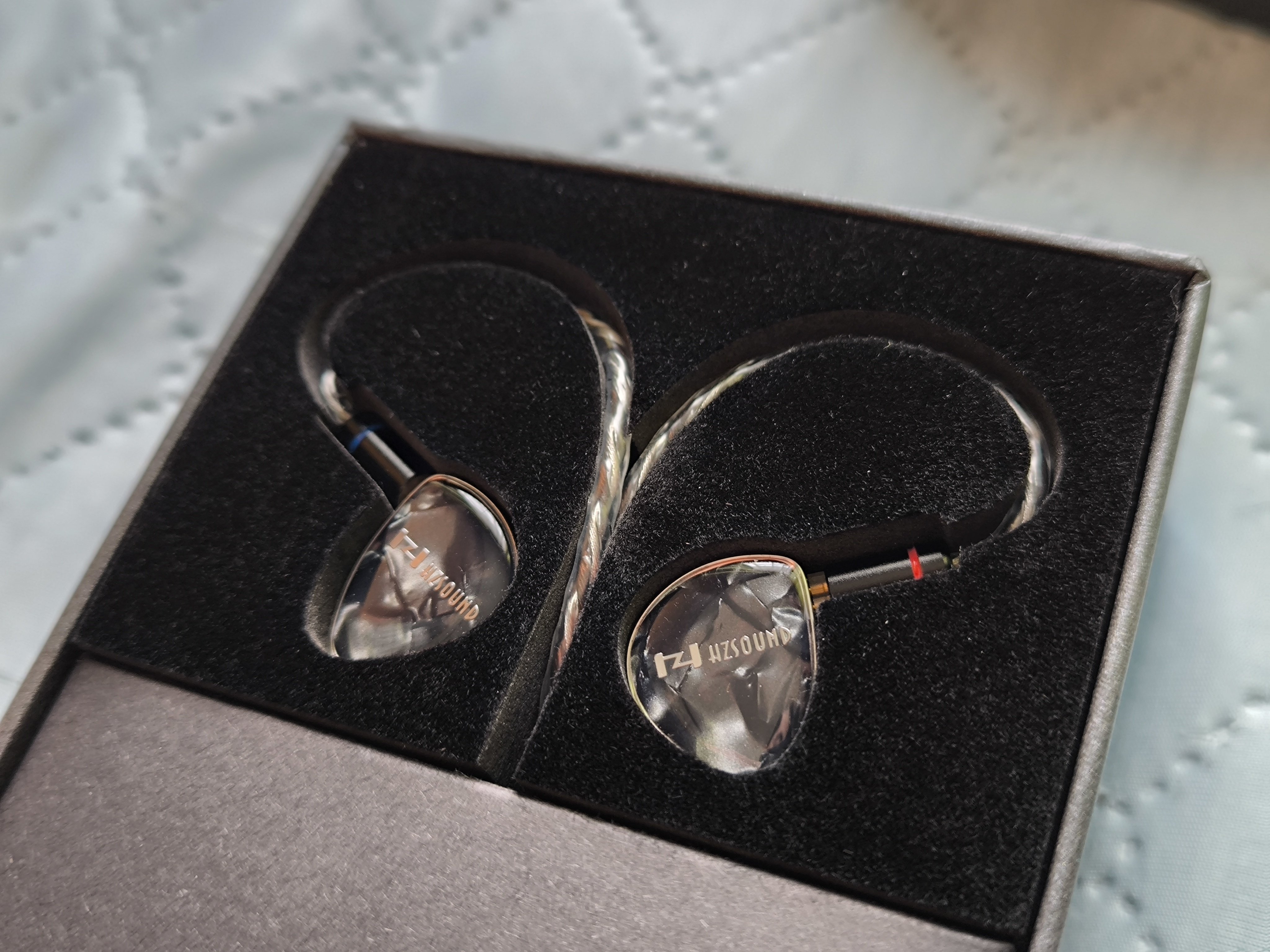 HZSound Luna 心月 は2024年発売の傑作平面駆動イヤホン。コスパも良い