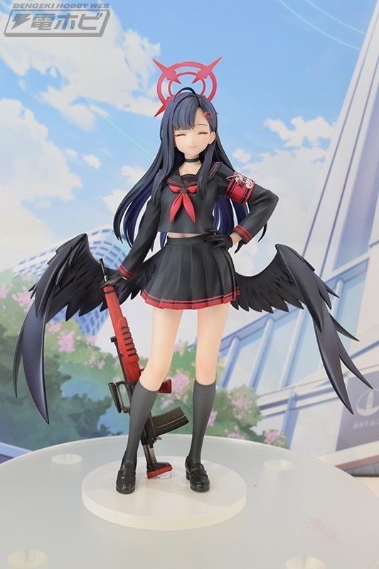 イチカ、ユウカ(体操服)や角楯カリン(バニーガール)が展示 イチカ、ユウカ(体操服)や角楯カリン(バニーガール)が展示