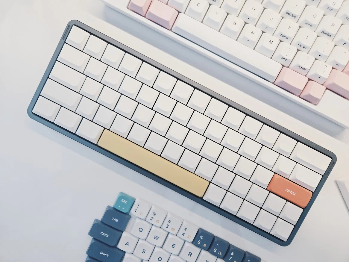 Nuphy Air 60 赤軸 キーキャップ+ケース付き｜キーボード