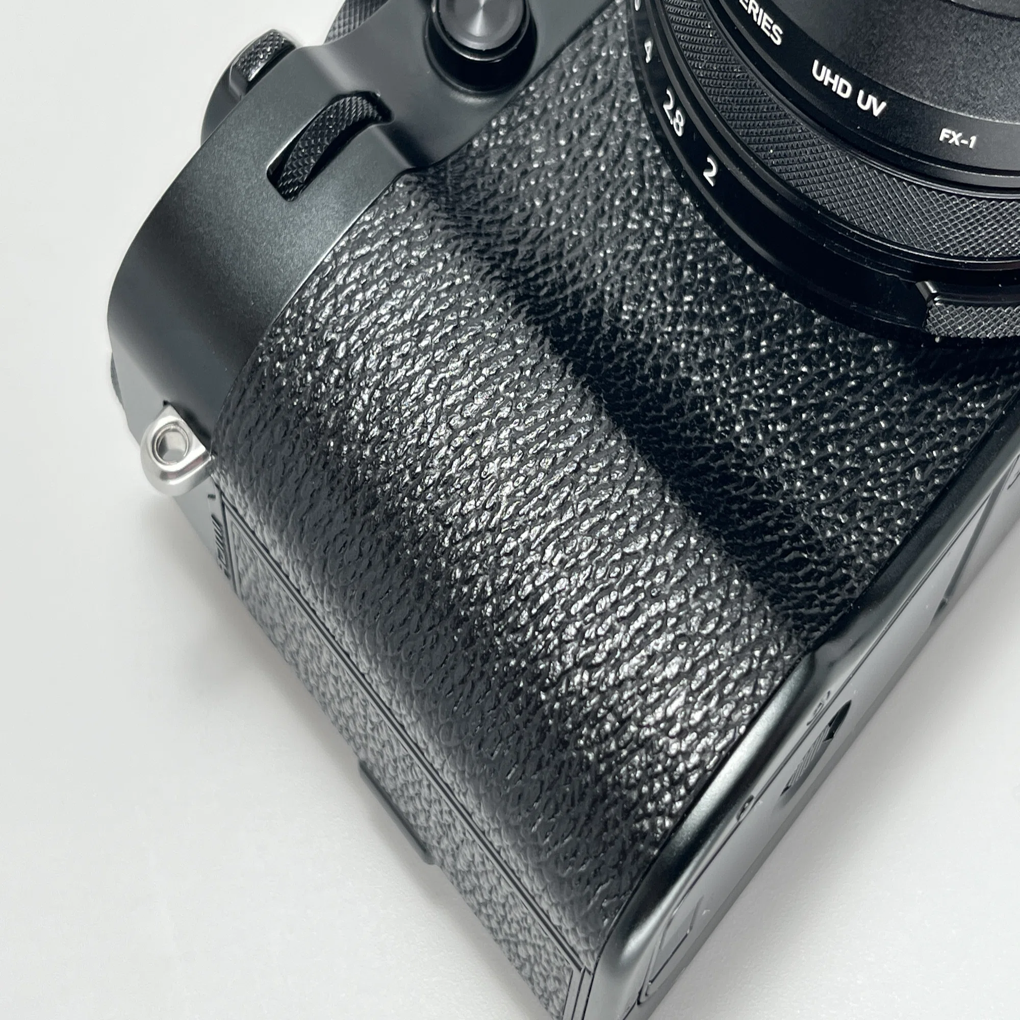 FUJIFILM X100VIにサムレストを付けてみた話｜KuroBox