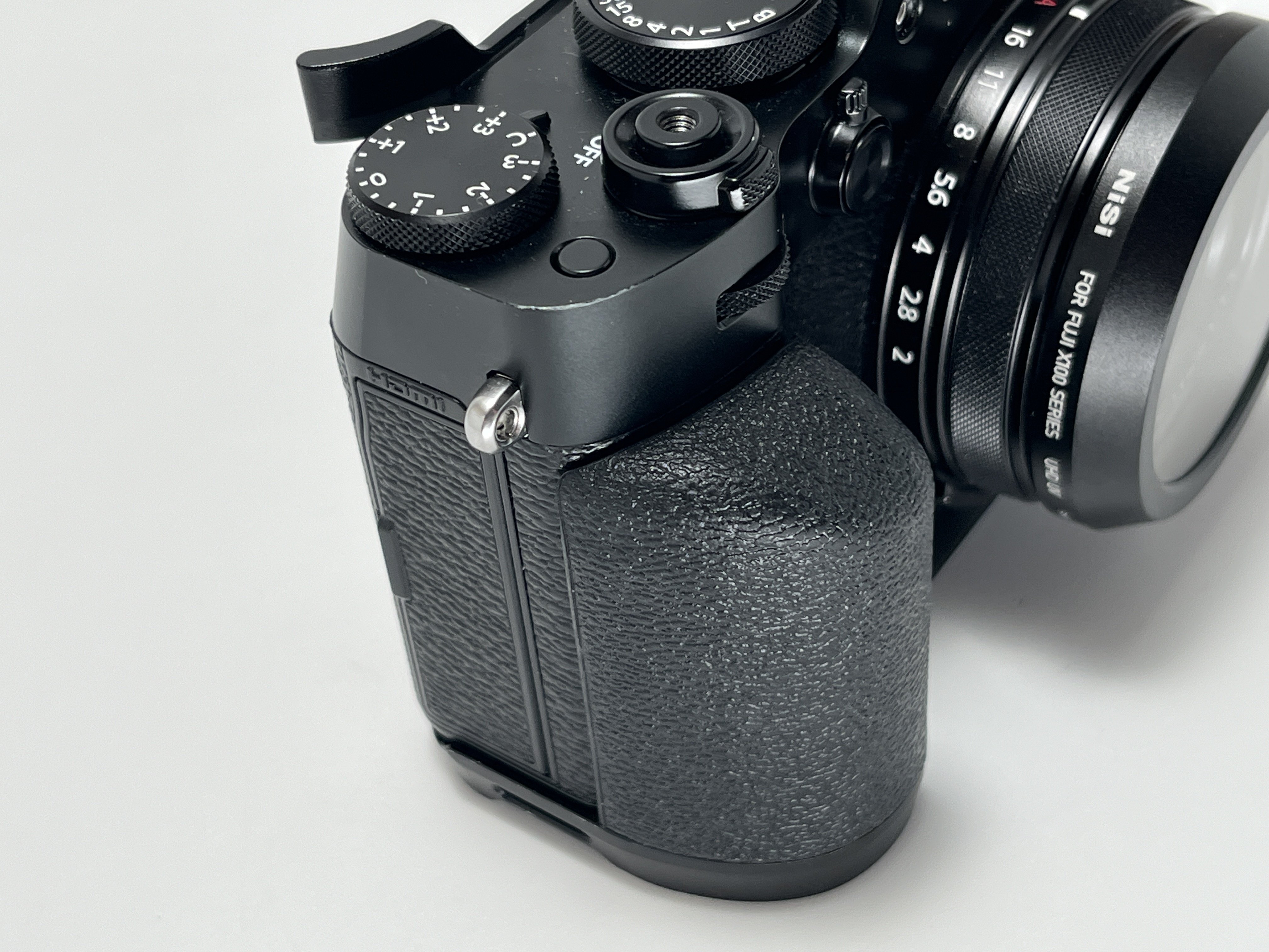 FUJIFILM X100VIにサムレストを付けてみた話|KuroBox FUJIFILM X100VIにサムレストを付けてみた話|KuroBox