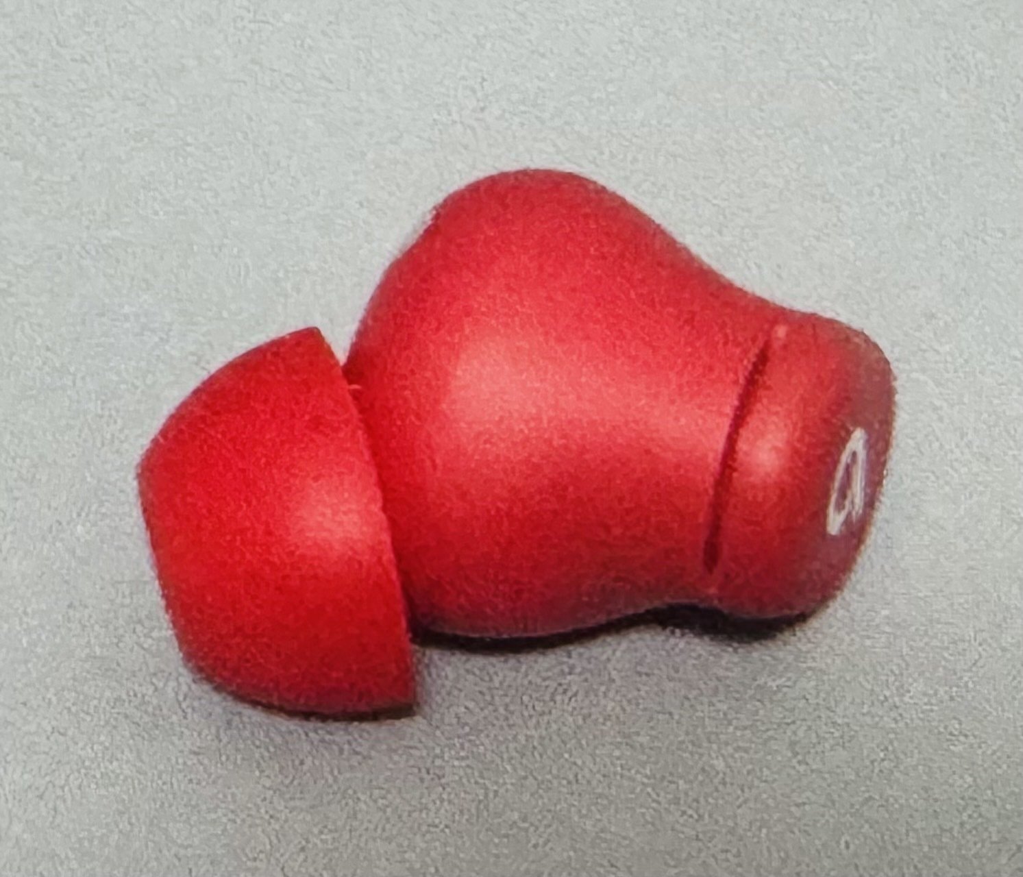ガジェットレビュー】Beats Solo Budsトランスペアレントレッド ガジェットレビュー】Beats Solo Budsトランスペアレントレッド