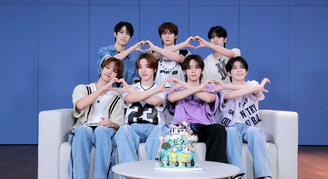 NEXZ ソゴン うちわ ショーケース 公式 NEXZ の7人を紹介します