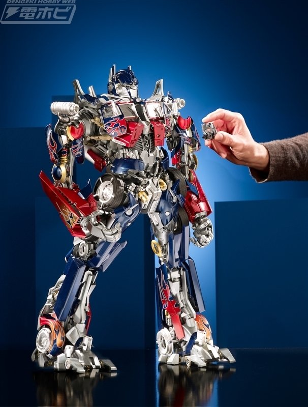 歴代最大のオプティマスプライム!ダイキャスト製可動モデルを 歴代最大のオプティマスプライム!ダイキャスト製可動モデルを