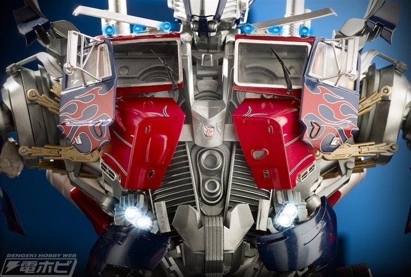 歴代最大のオプティマスプライム!ダイキャスト製可動モデルを 歴代最大のオプティマスプライム!ダイキャスト製可動モデルを