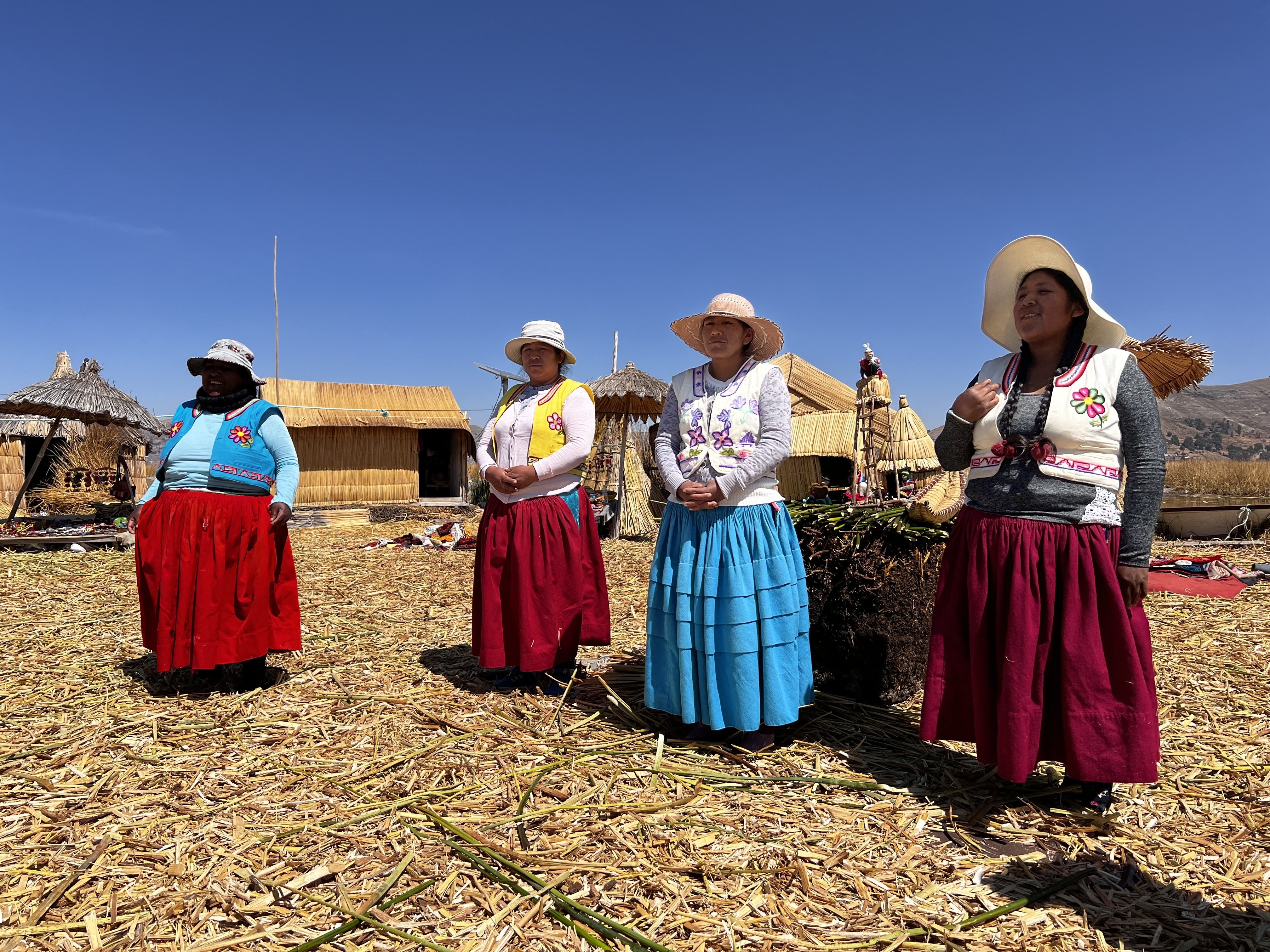 チチカカ湖、ペルー側から見るかボリビア側から見るか｜ばみ旅