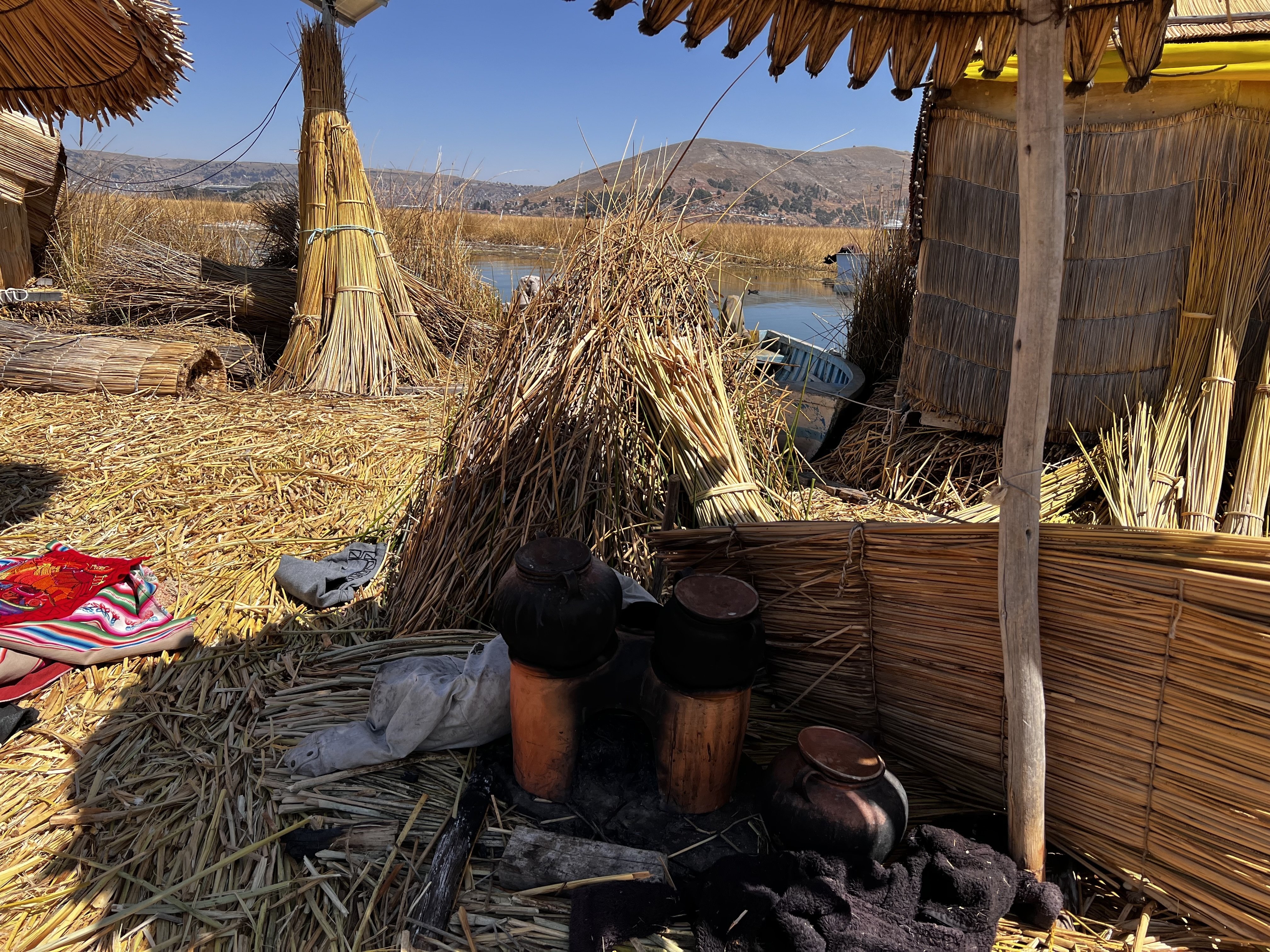 チチカカ湖、ペルー側から見るかボリビア側から見るか｜ばみ旅