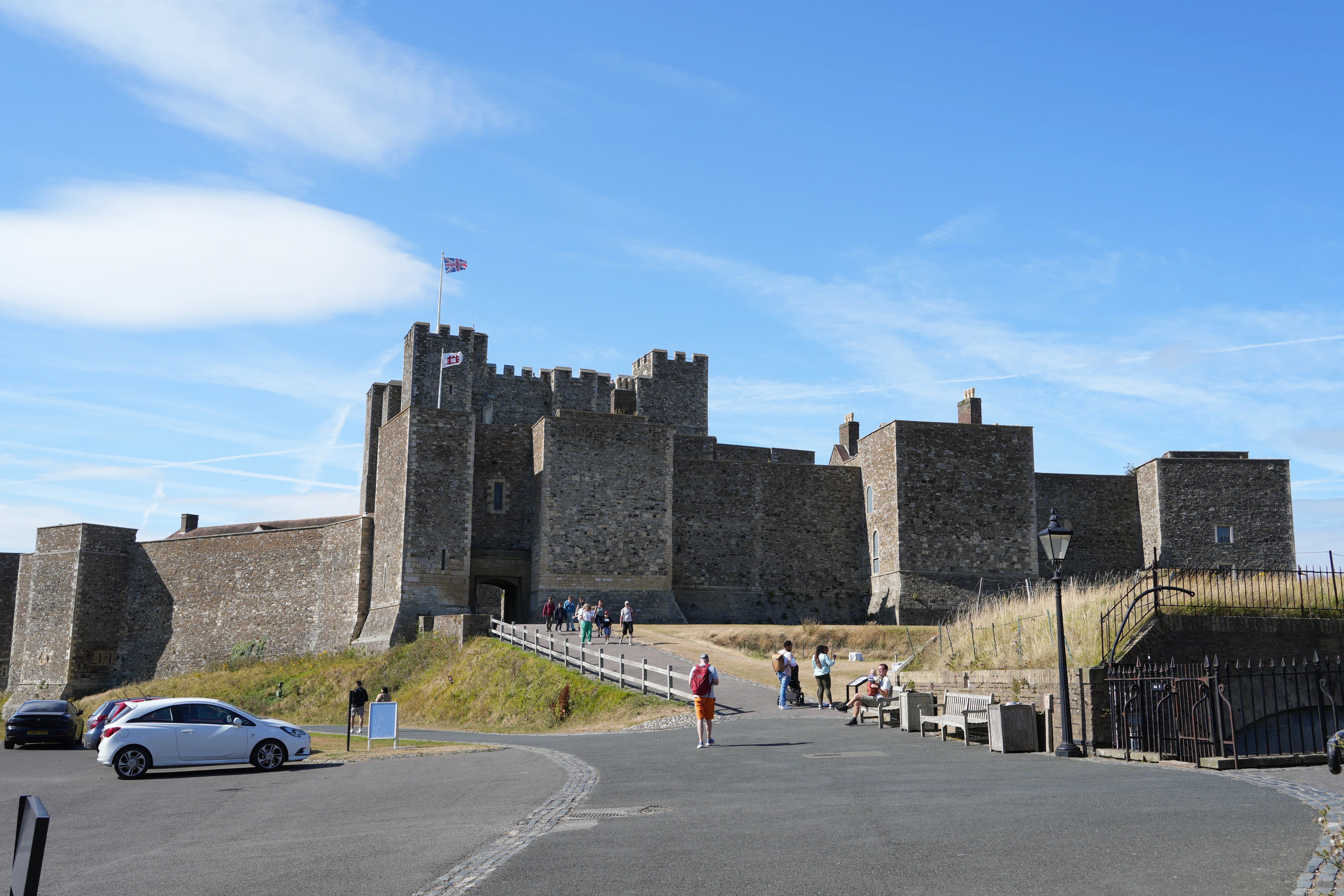 ウィリアム・デイ、カーナーヴォン城の内部からイーグル塔を見る イギリス】 Dover Castle - English Heritage｜f00b4r
