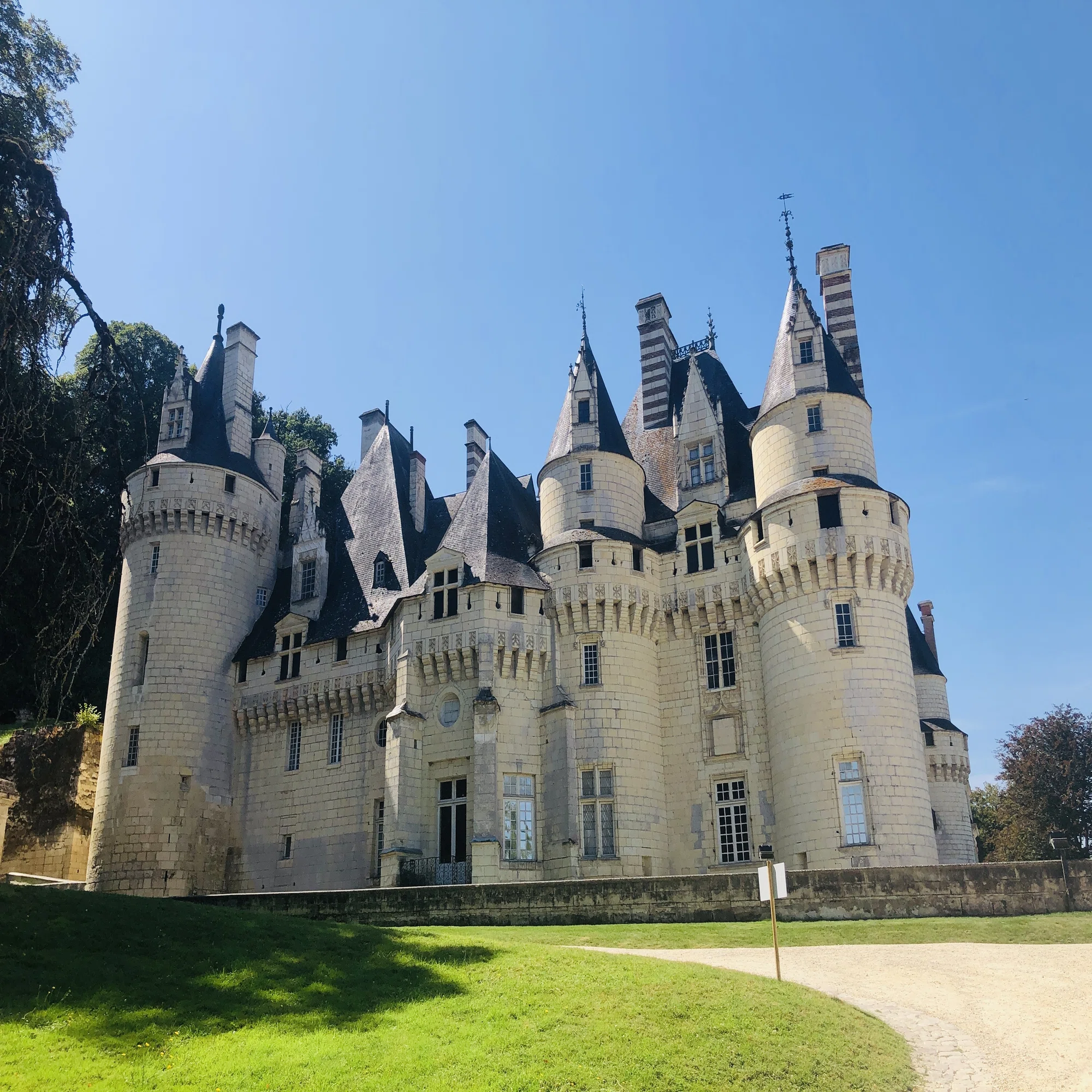 眠れる森の美女」のお城Château d