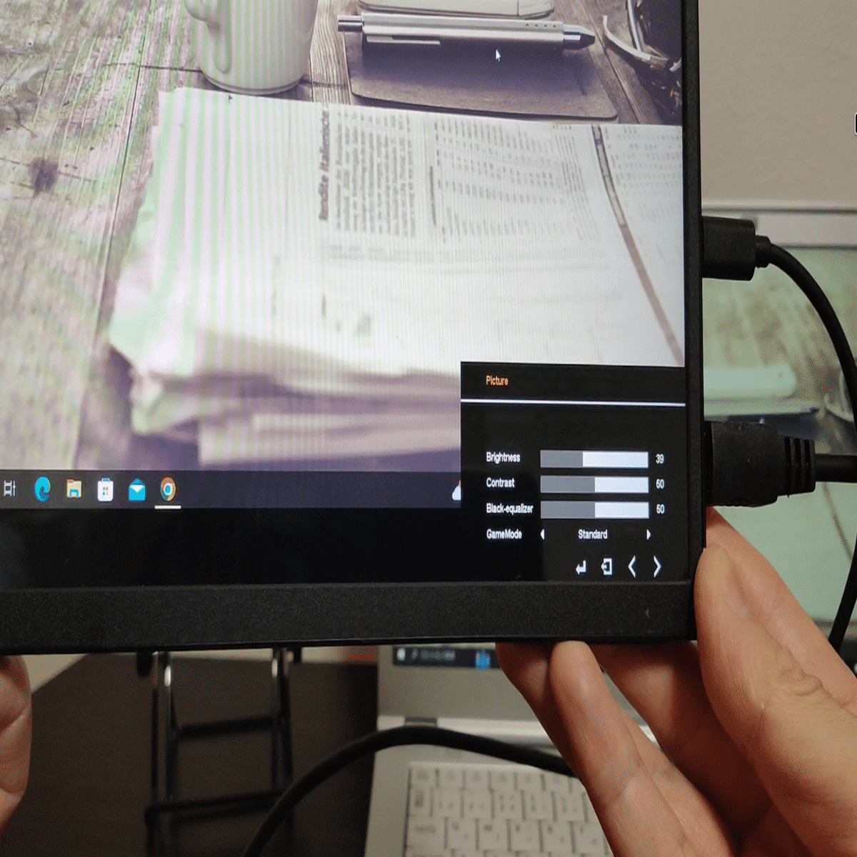 IPS液晶にフルHDで約6,200円！？安すぎるモバイルモニターをポチって