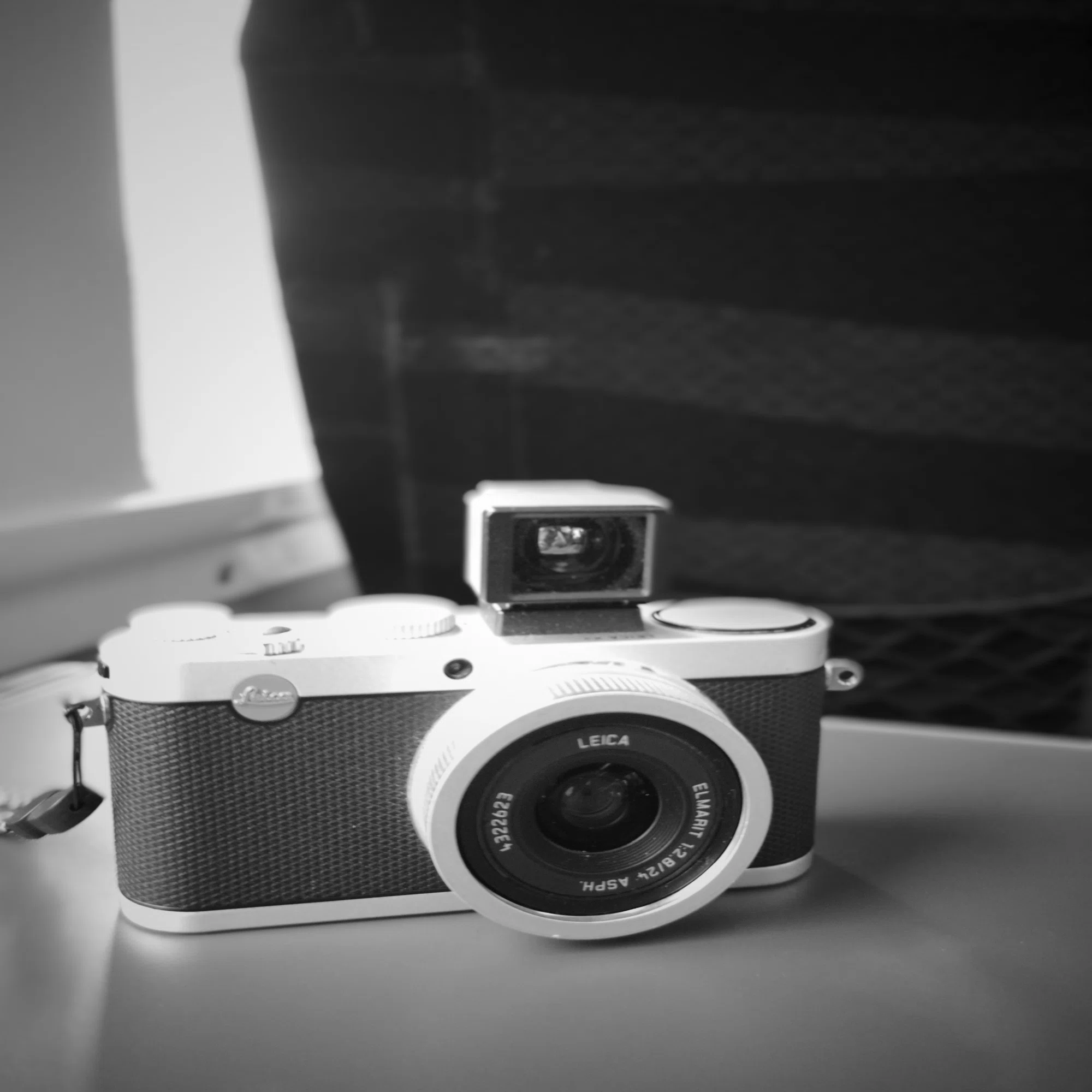 Leica X2 通勤の友｜Swan High 1114