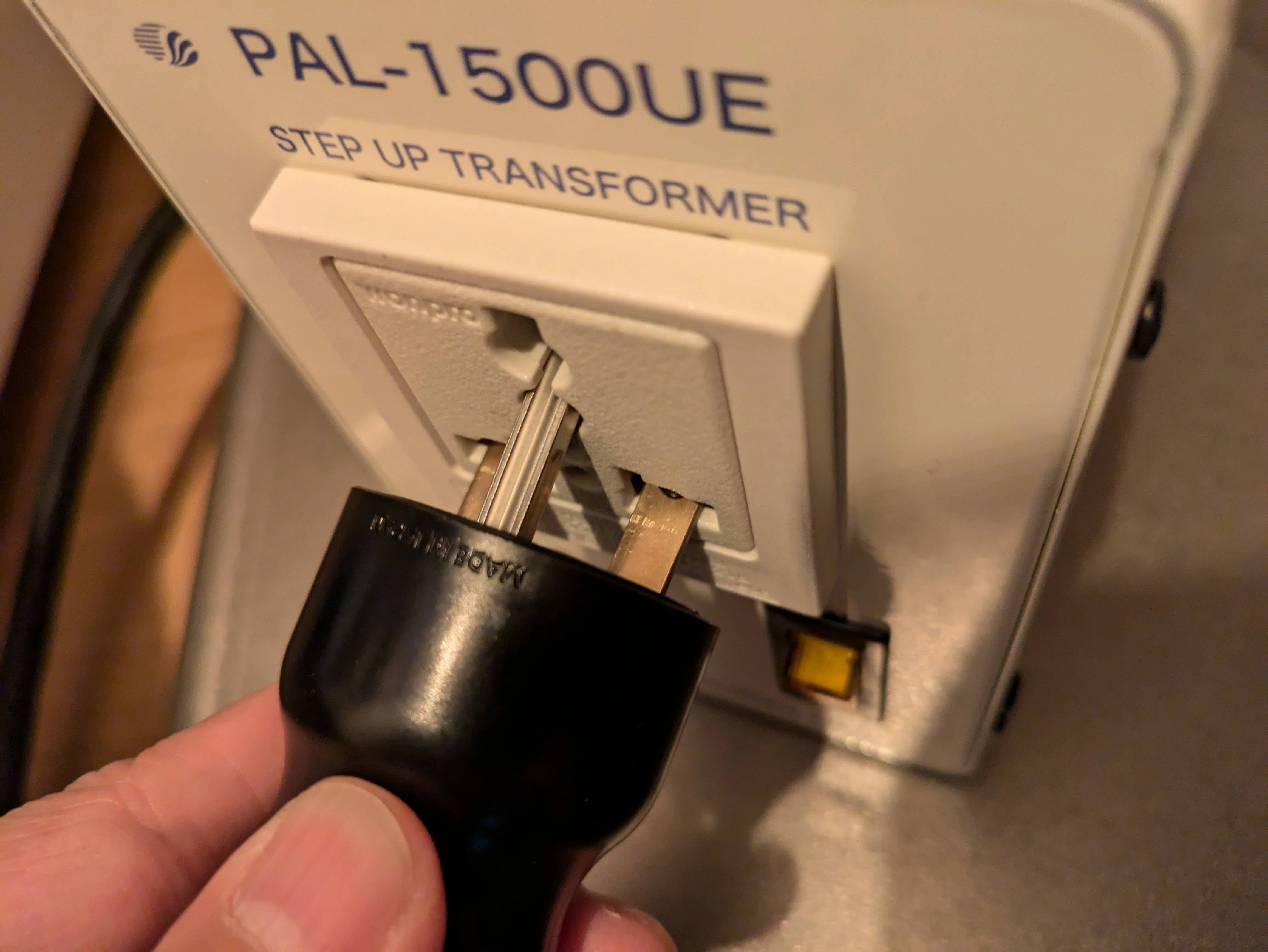 スワロー電機】「PAL-1500UE-DN 高容量/昇圧変圧器 PAL-1500UE-DN
