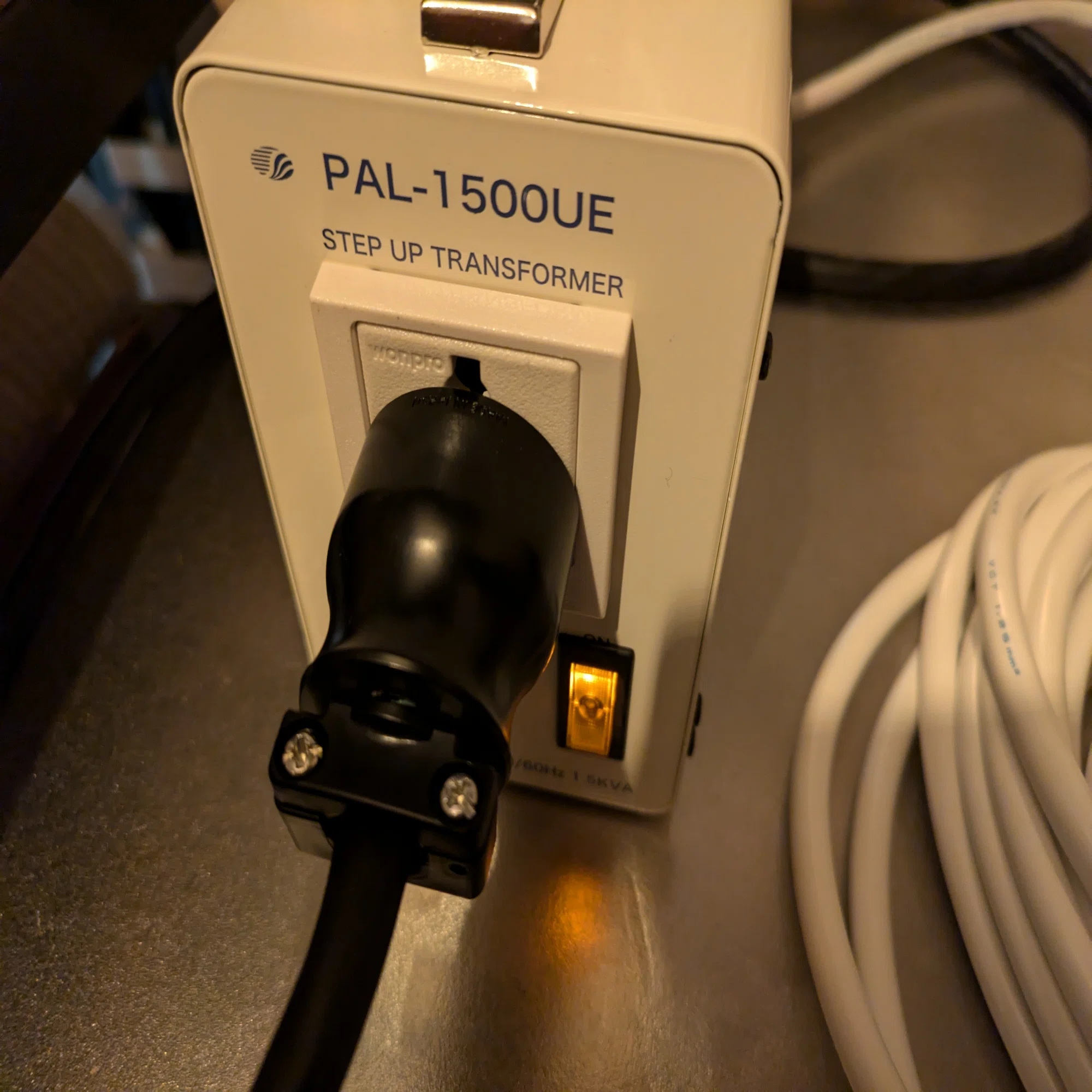 スワロー電機】「PAL-1500UE-DN 高容量/昇圧変圧器 PAL-1500UE-DN 