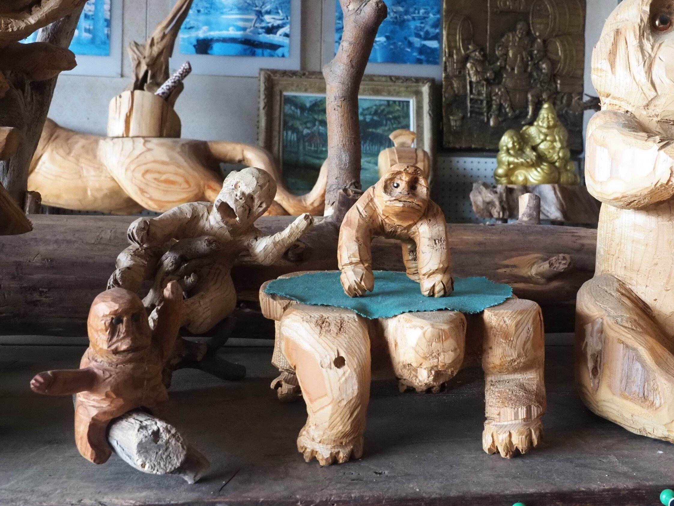 青森さんぽ】佐々木さん（83）の木彫作品ご紹介｜いその