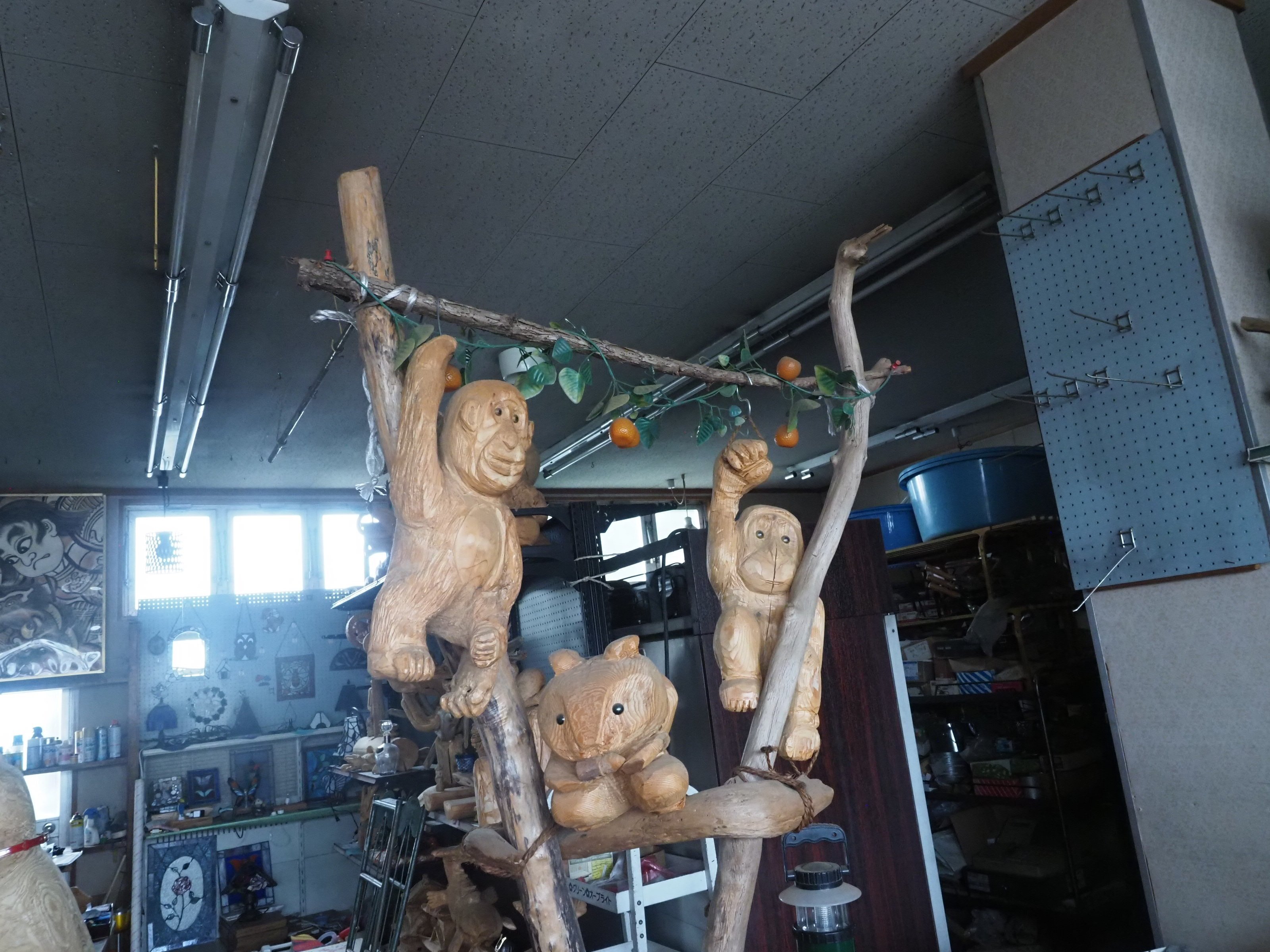 青森さんぽ】佐々木さん（83）の木彫作品ご紹介｜いその