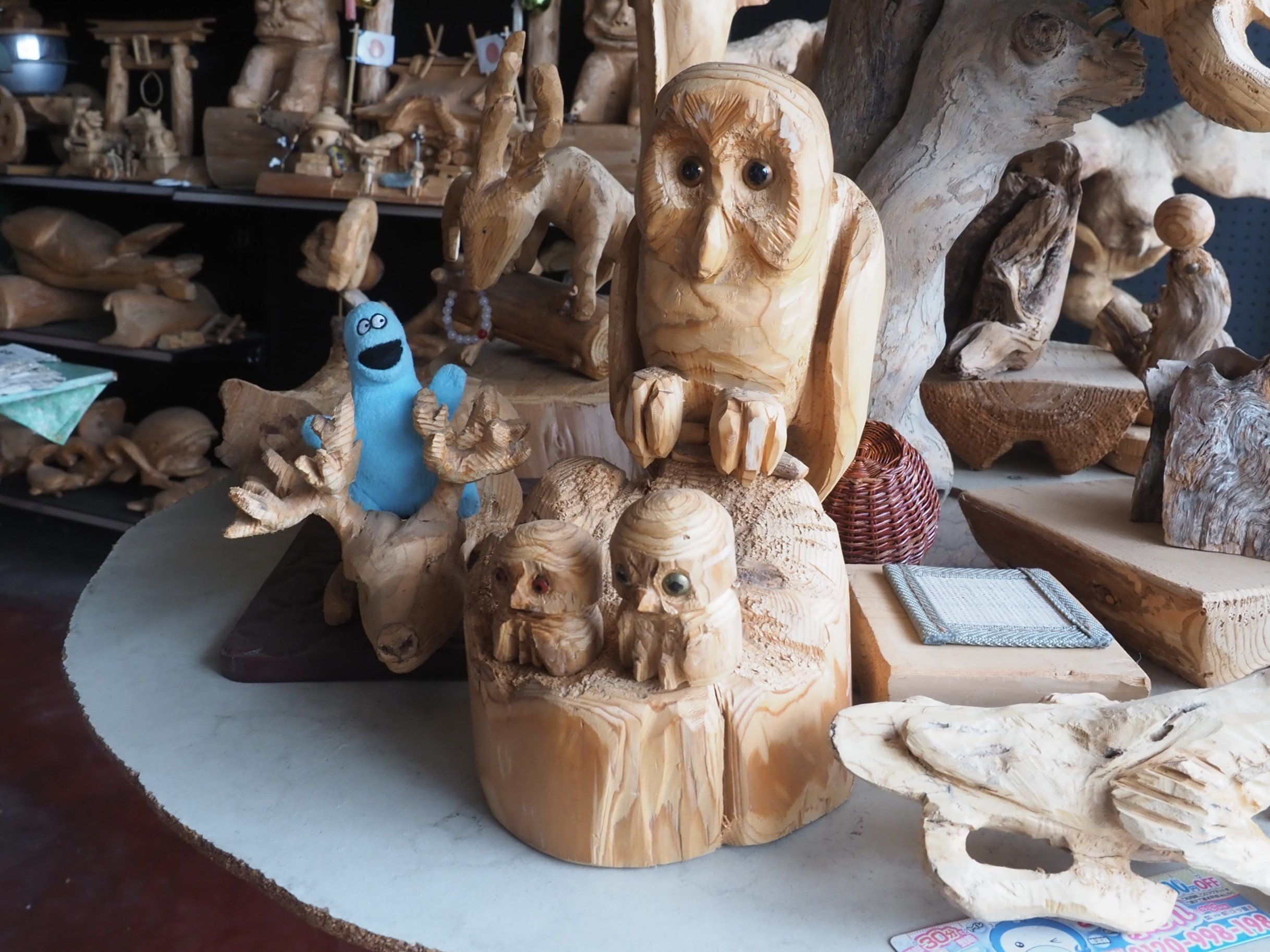 青森さんぽ】佐々木さん（83）の木彫作品ご紹介｜いその