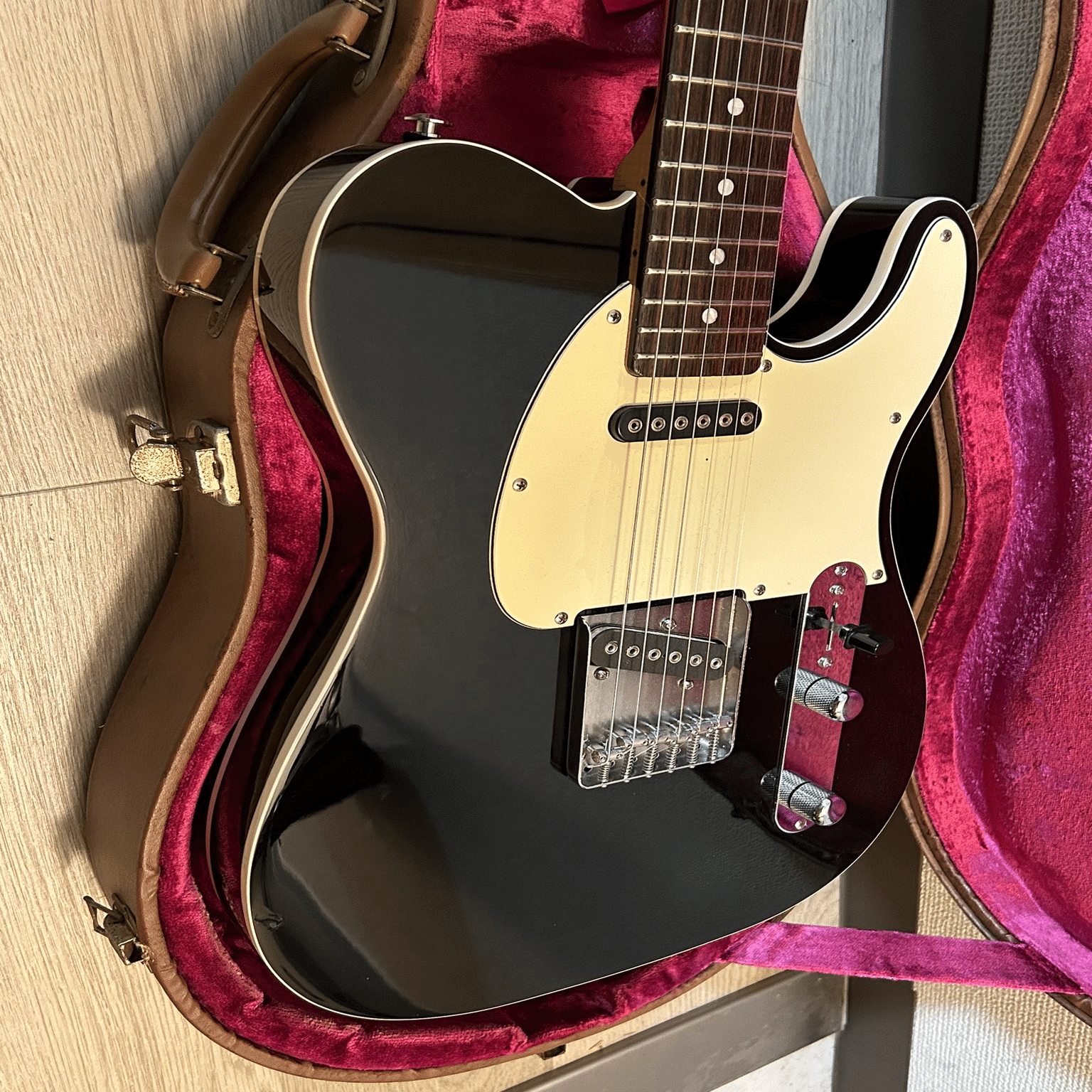 ガールズバンドクライ】仁菜（狂犬）のギター解説！実はテレキャスター