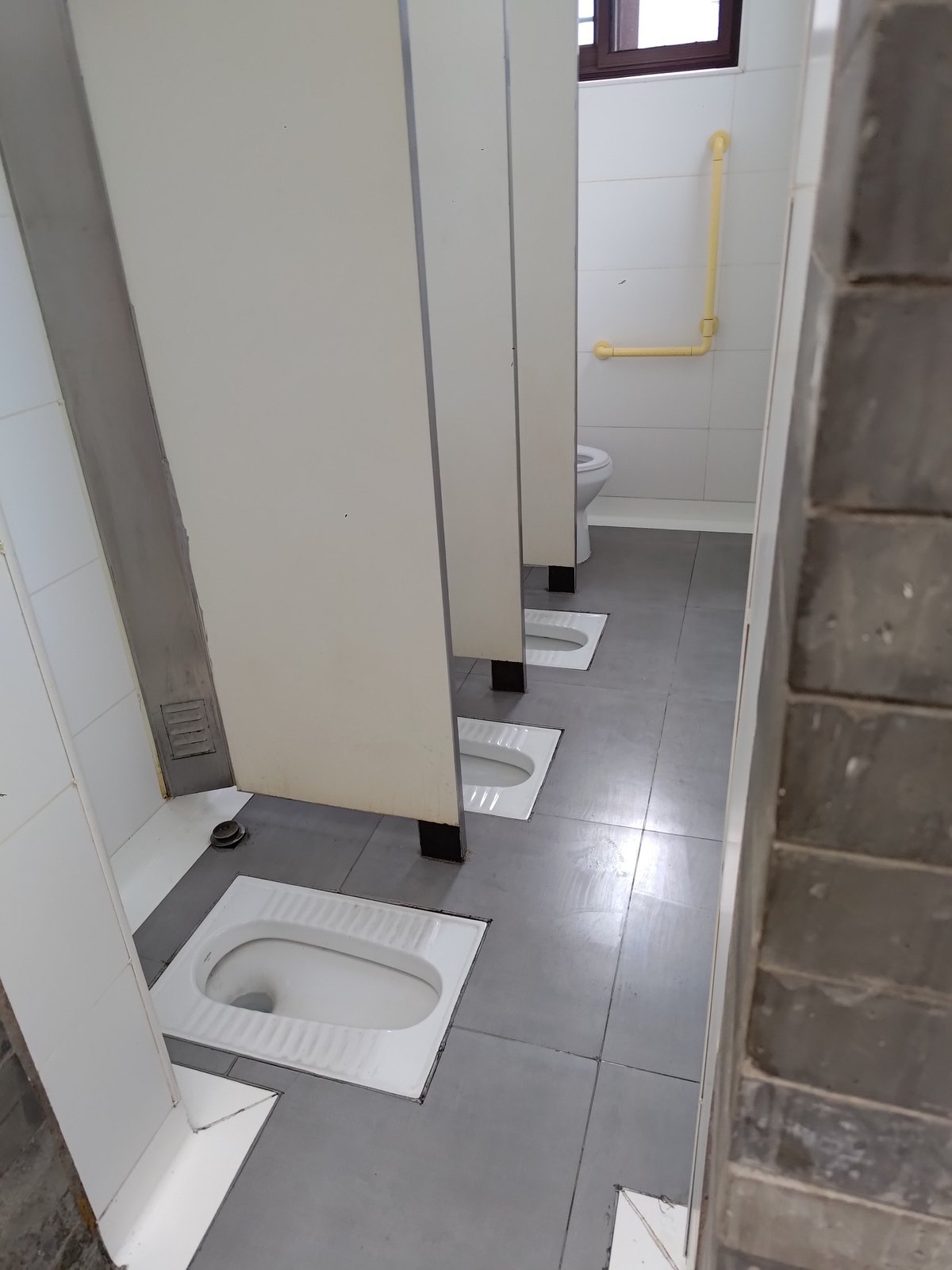 中国トイレ 旅の記憶】ニーハオトイレはどちら向きにすわればいいの(注 汚なめ写真あり)｜Кошка