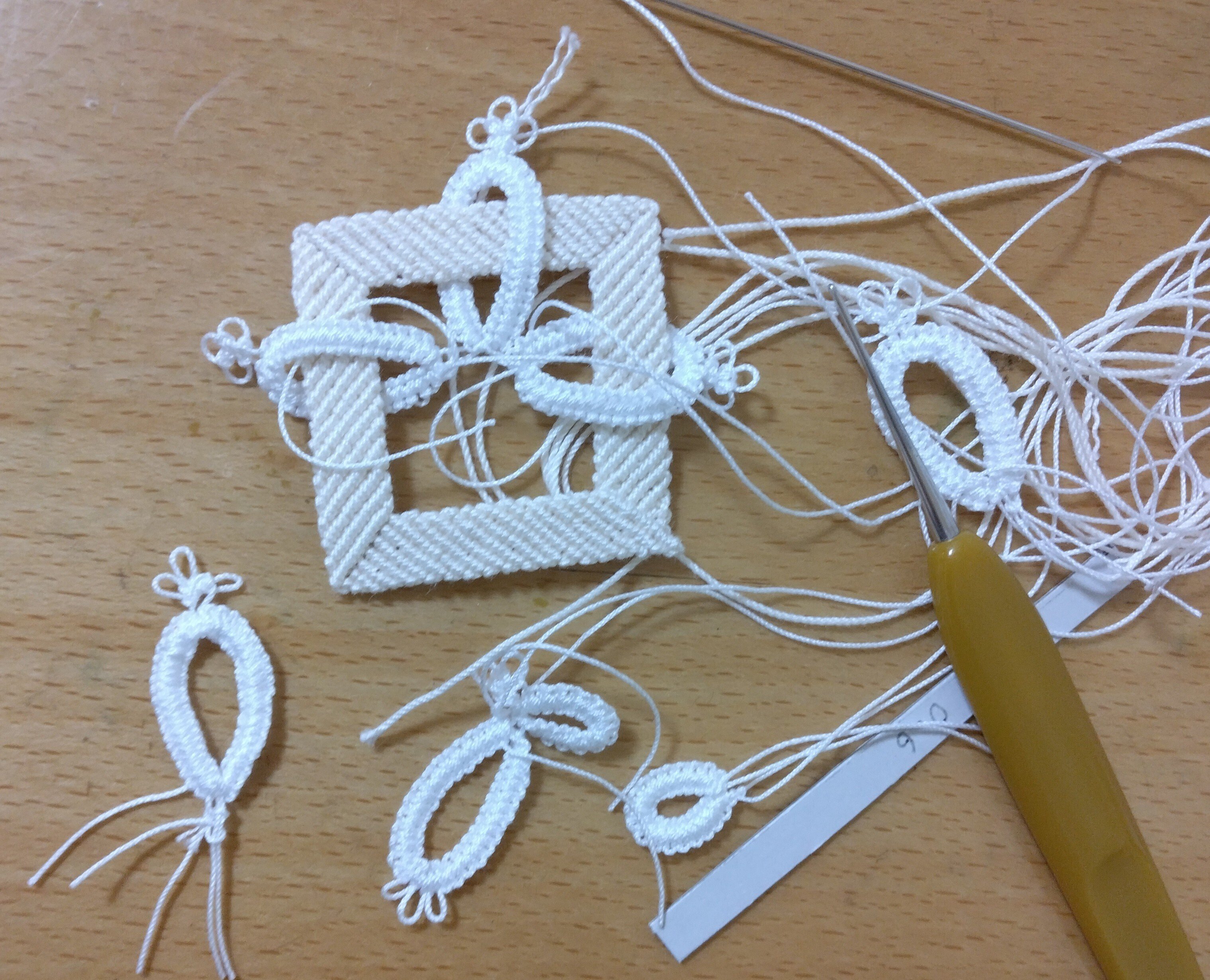 マクラメと「左右タティング」でこんなのできた！ 五角ヴァージョンも