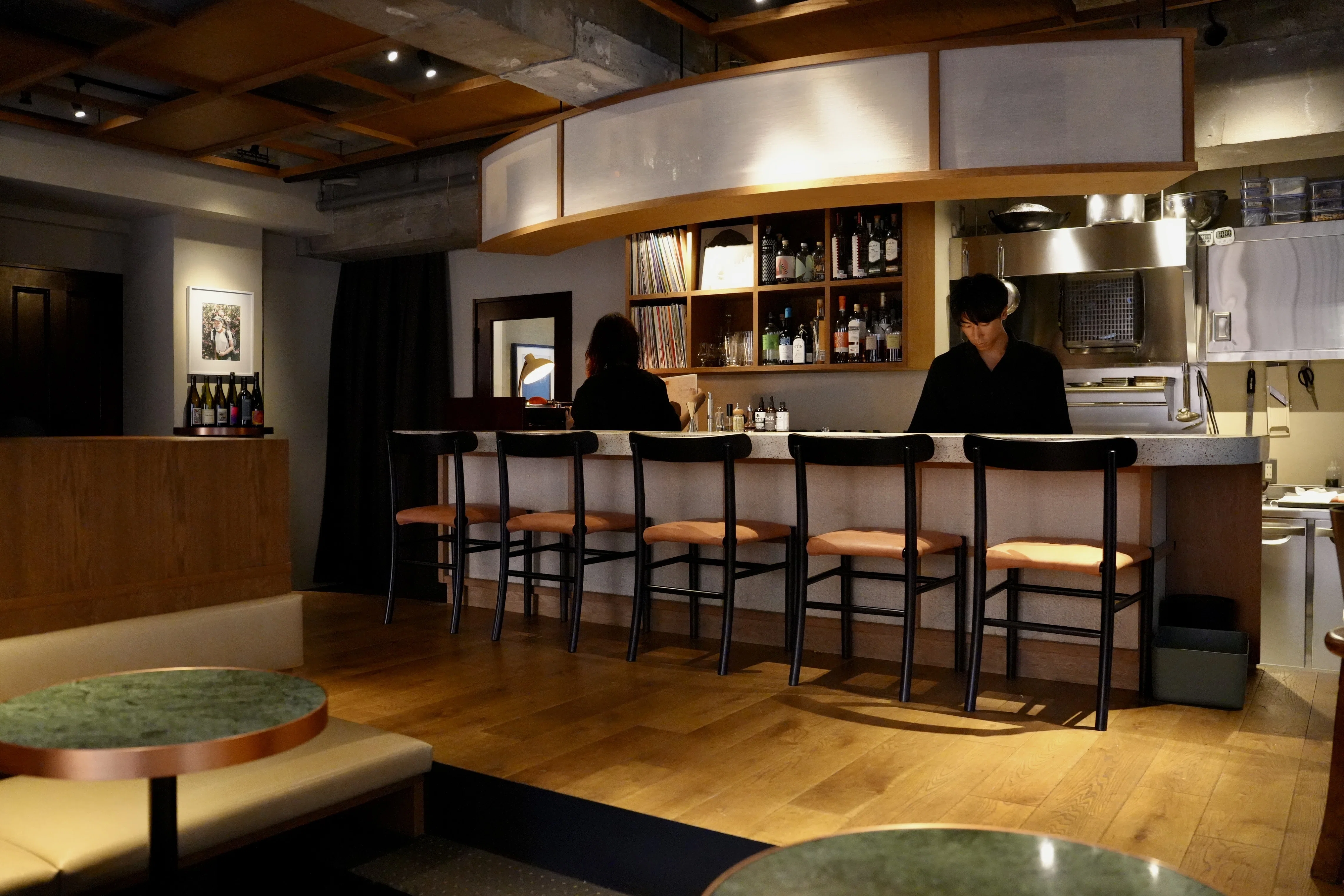 PERODFILS 絵 お酒 ワイン バー 開店 インテリア PERODFILS 絵 お酒