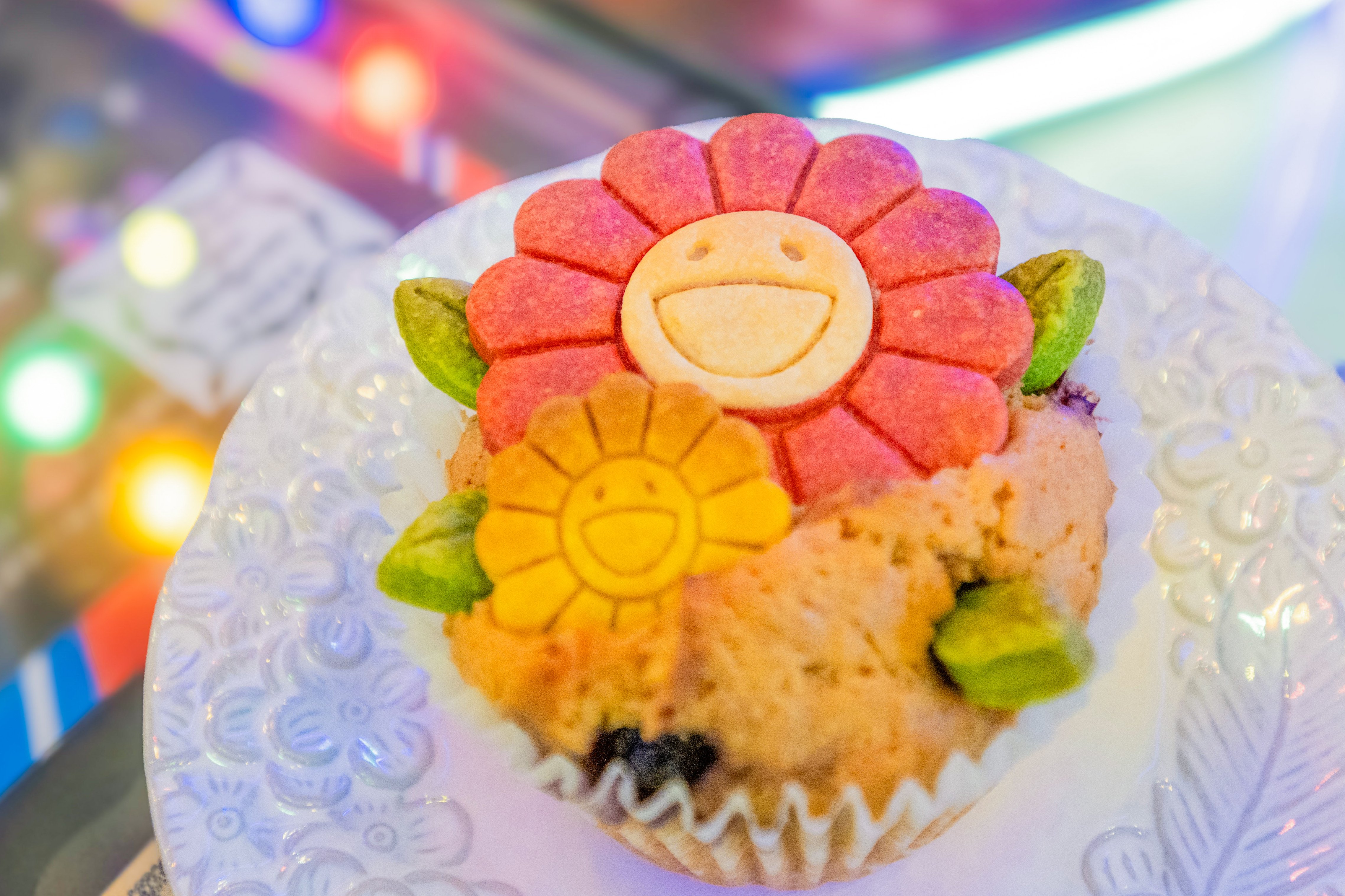 村上隆さんの「お花」モチーフでいっぱい！ネオ昭和な喫茶店「純