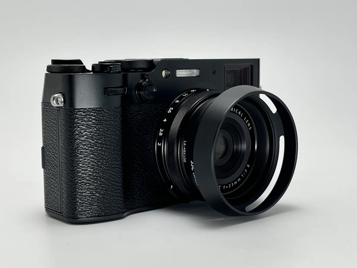 X100VIにレトロな見た目のレンズフードを付けてみた話｜KuroBox