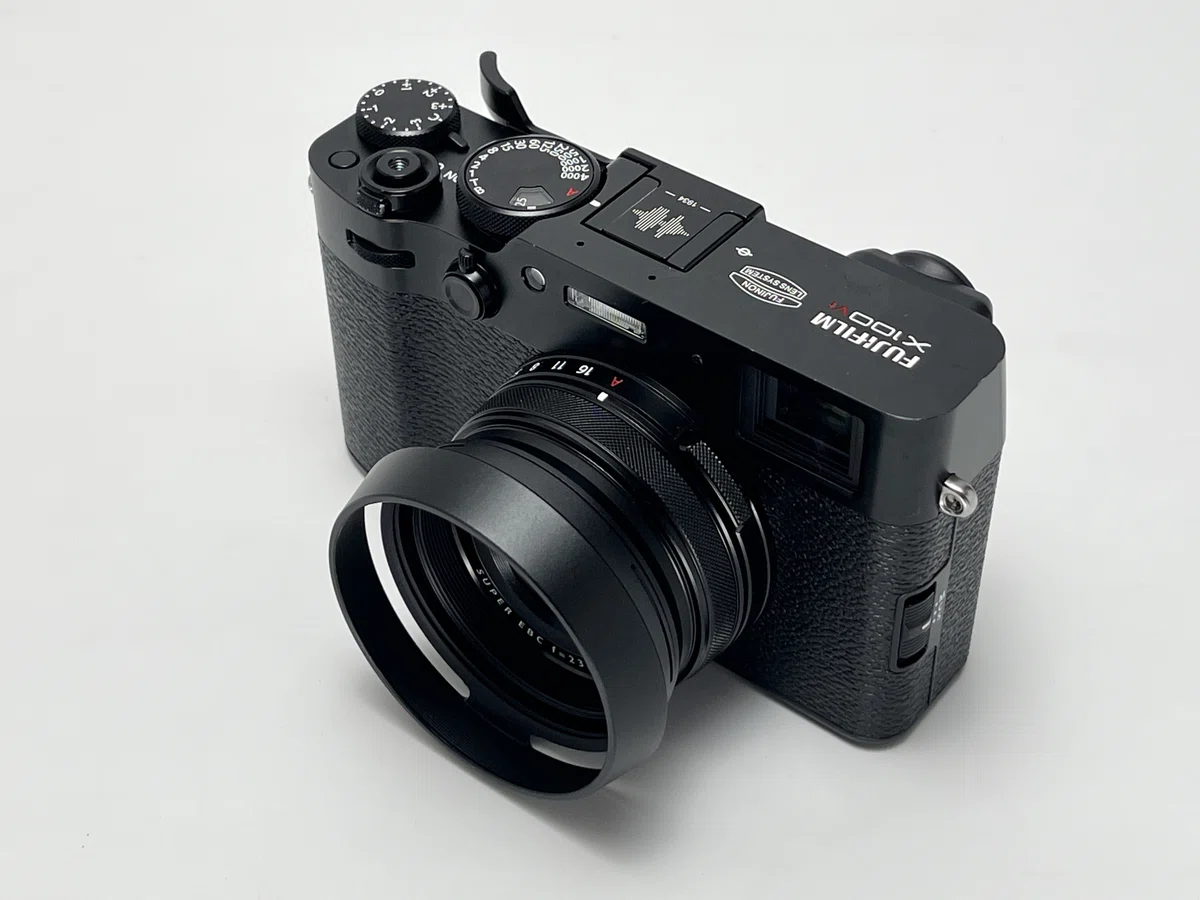 X100VIにレトロな見た目のレンズフードを付けてみた話｜KuroBox