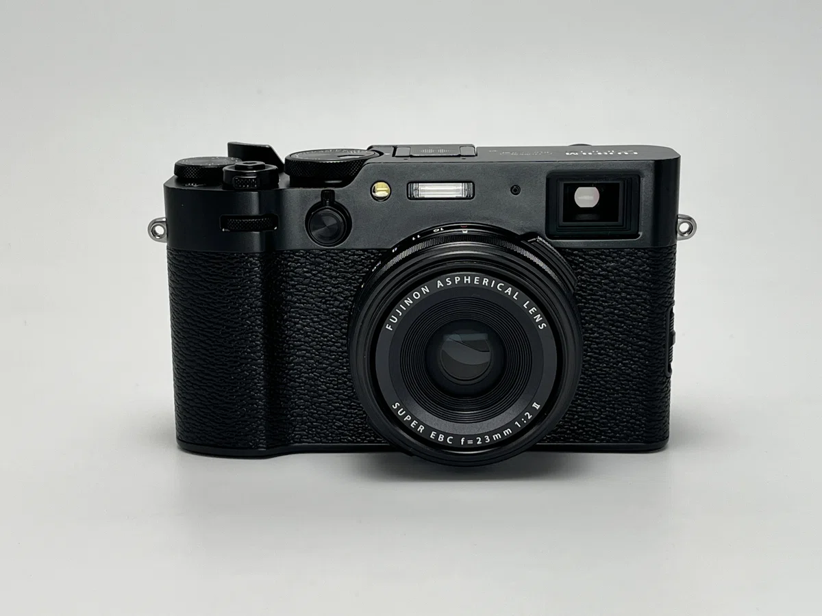X100VIにレトロな見た目のレンズフードを付けてみた話｜KuroBox