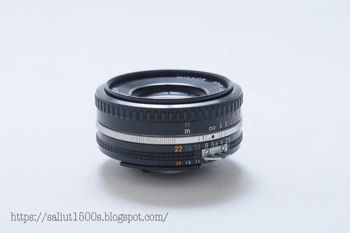 ニッコールレンズとレンズフードの話】『閃光のAI Nikkor 50mm F1.8S 