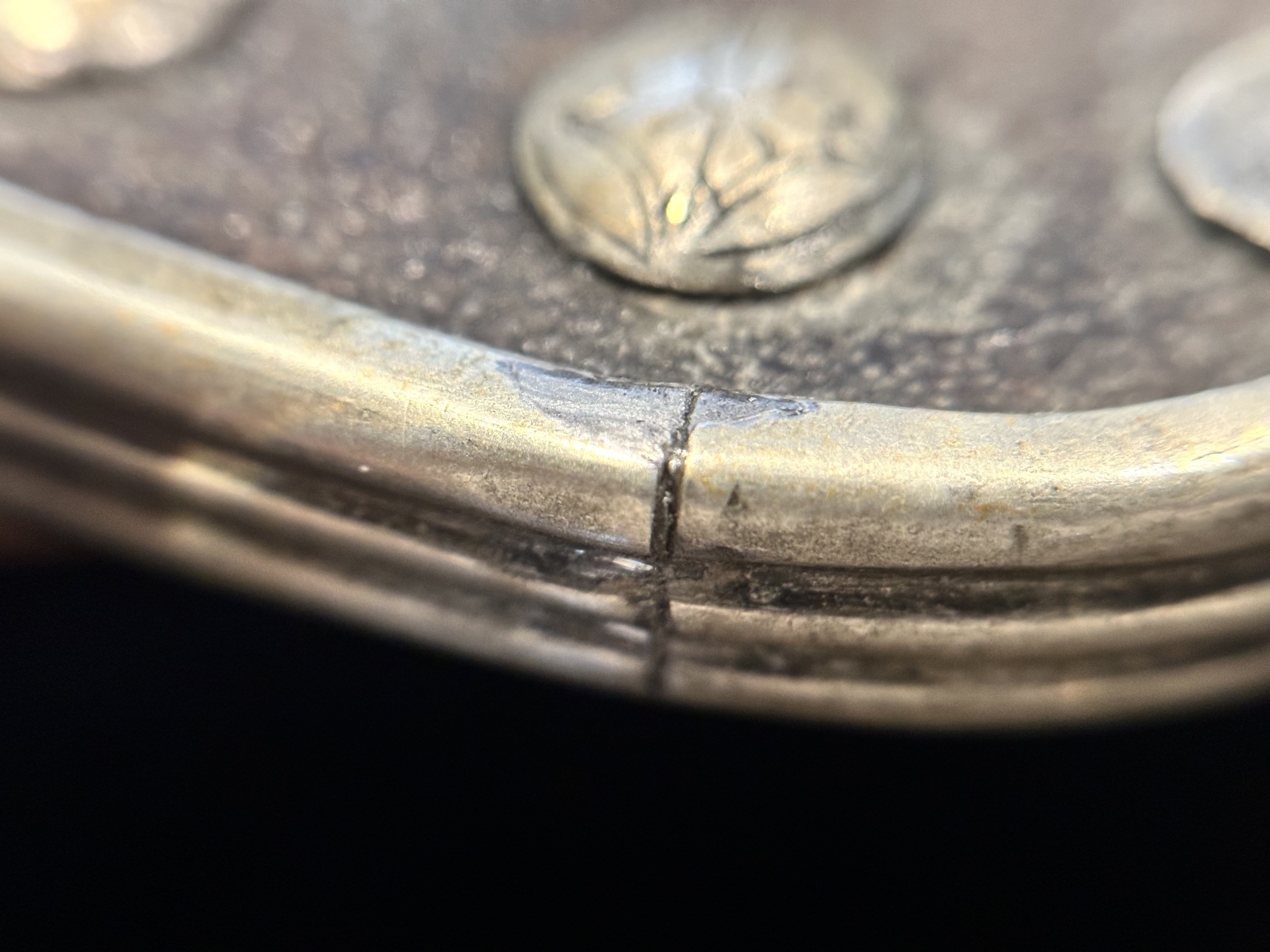 古金工 アイヌ鐔？①｜刀箱師の日本刀ブログ 中村圭佑