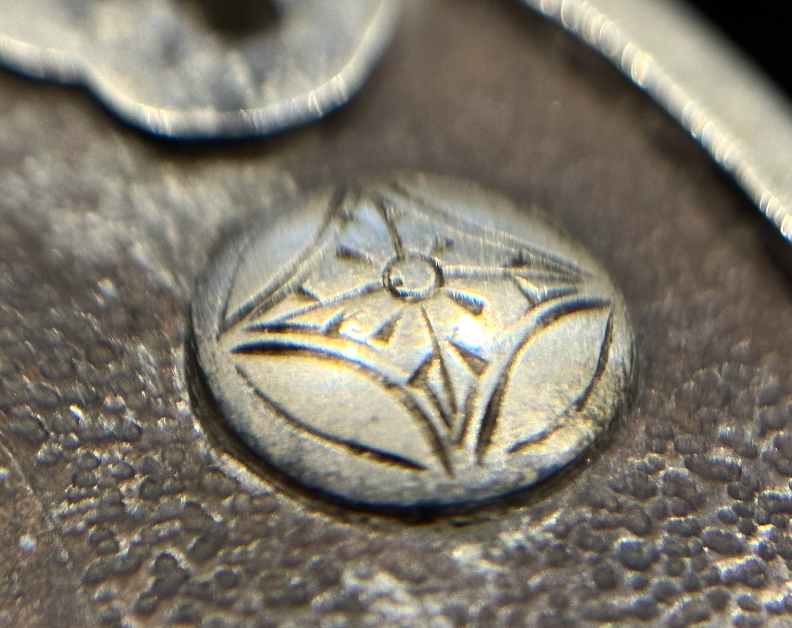 古金工 アイヌ鐔？①｜刀箱師の日本刀ブログ 中村圭佑