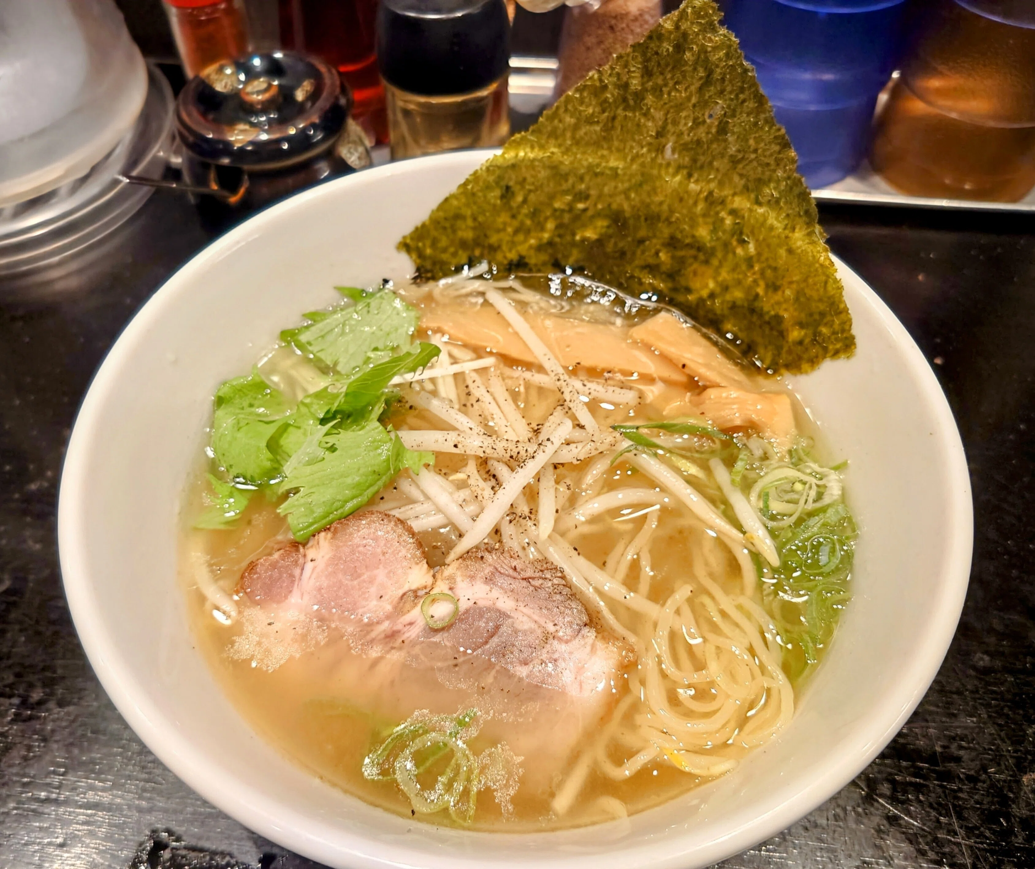人気牛骨ラーメン「香味徳」、銀座店と鳥取本店食べ比べ／2024年8月
