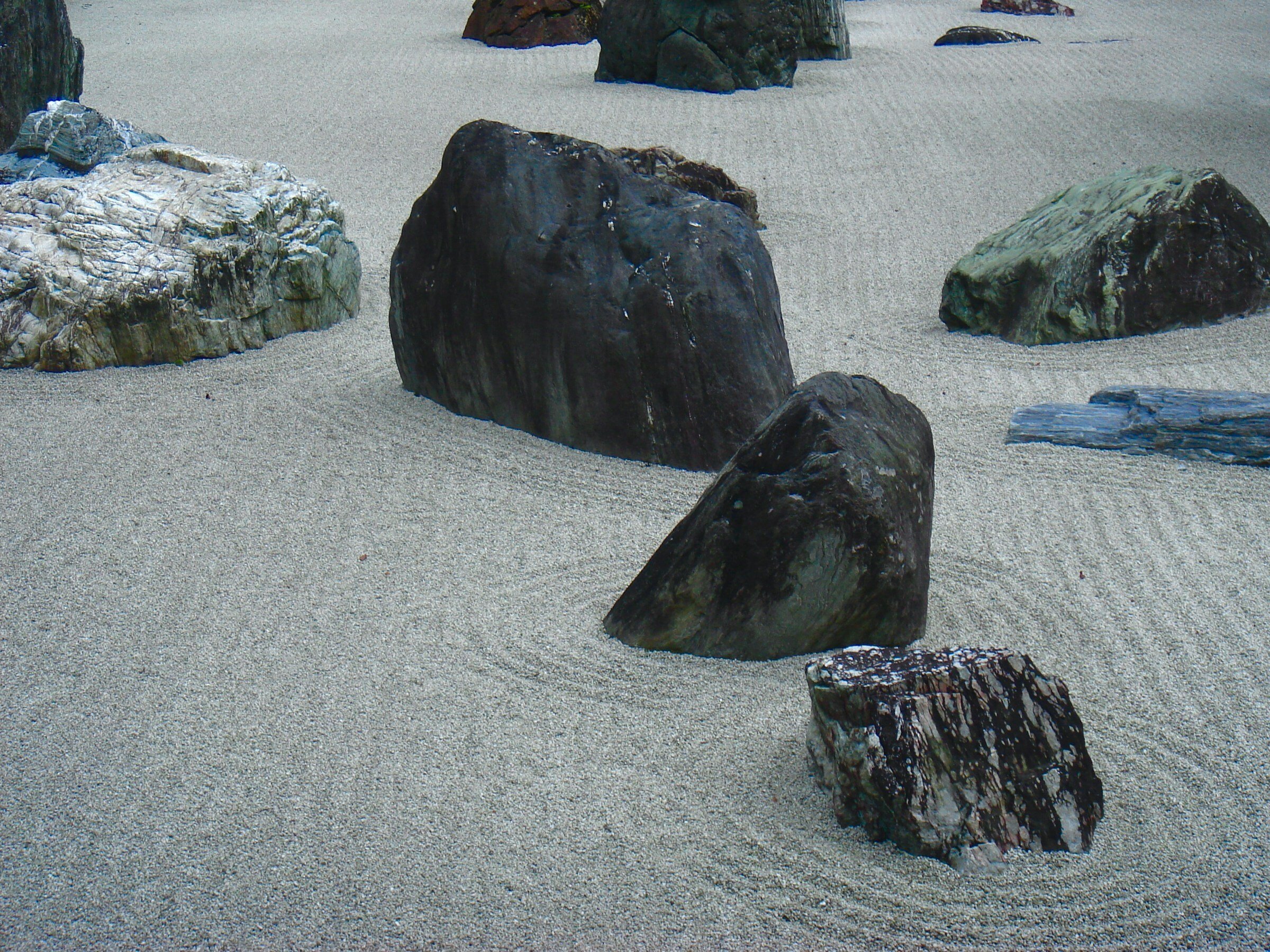 【真作】掛軸　無落款　幽玄の山水図　霞む遠山の情景　侘び寂びの極み　R64 真作】掛軸 無落款 幽玄の山水図 霞む遠山の情景 侘び寂びの極み R64