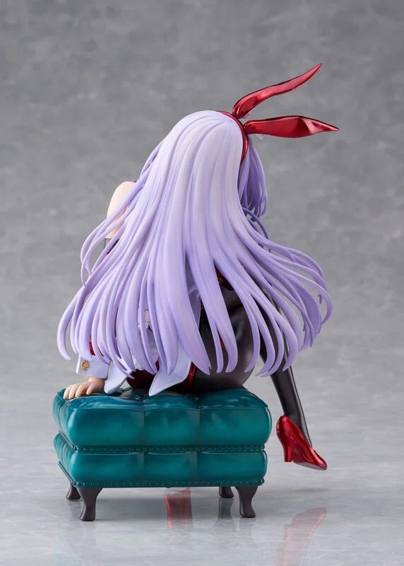 むぎゅっとつぶれた豊満バストやスラっと伸びる美脚にドキドキ！ピロ水 