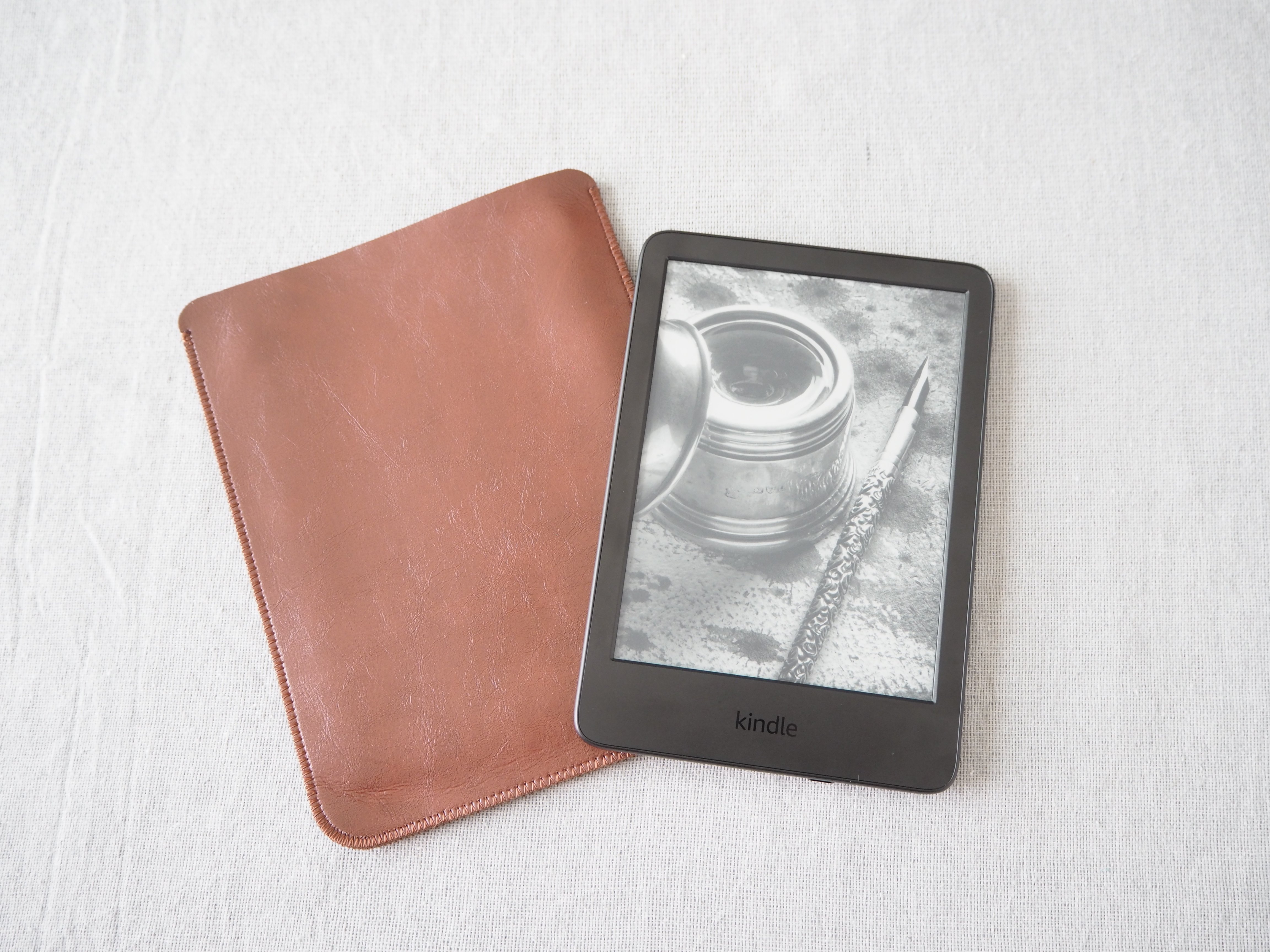 Amazon Kindle(無印)カバー、ケース付き。 Amazon Kindle Oasis (第10