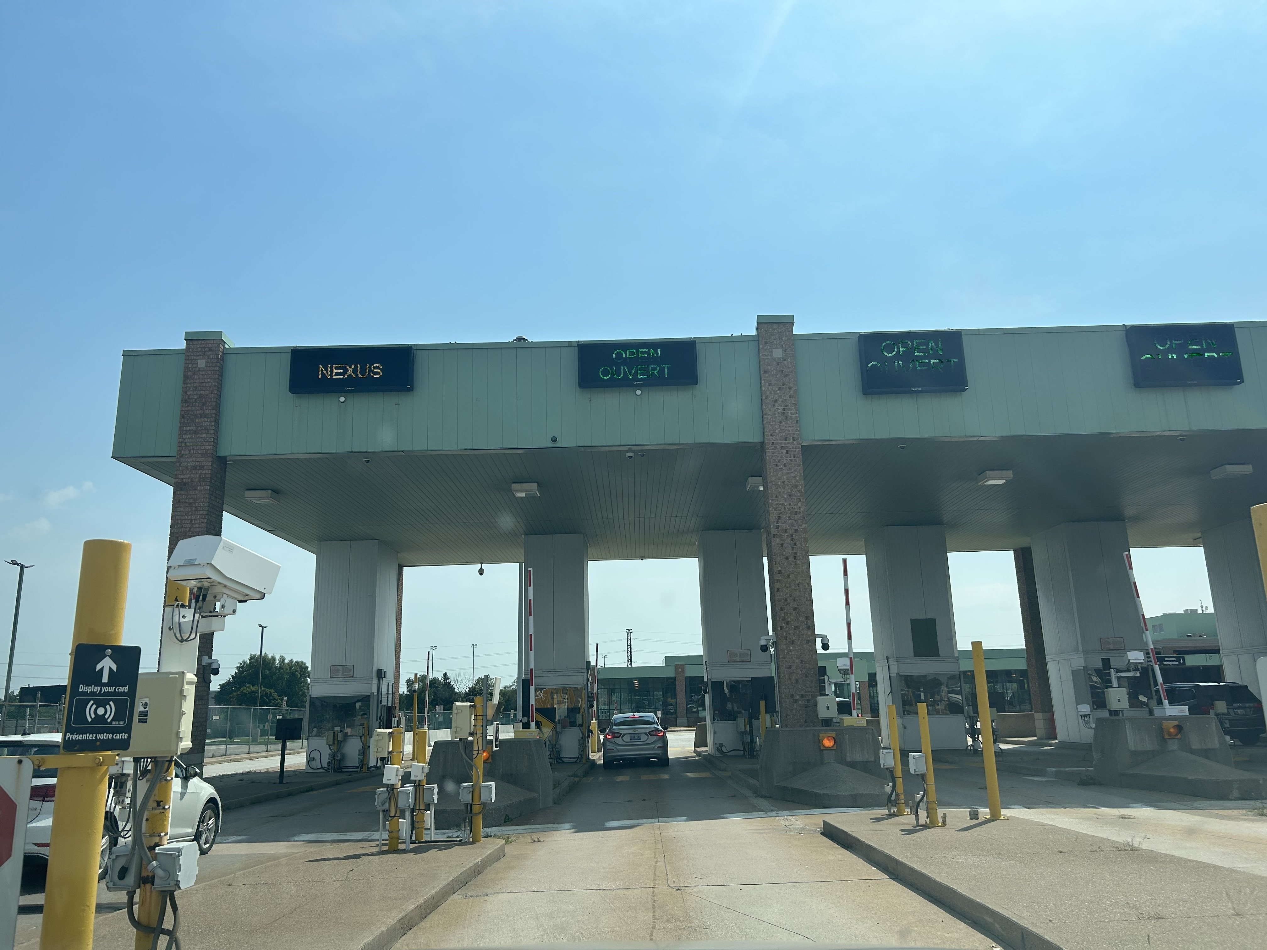 アメリカ/カナダ】陸路でドキドキの国境越え〜アンバサダー・ブリッジ