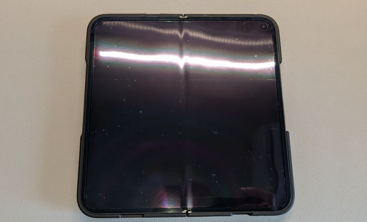 Pixel 9 Pro Foldをがっちり防御する（各種保護フィルムとSpigen 