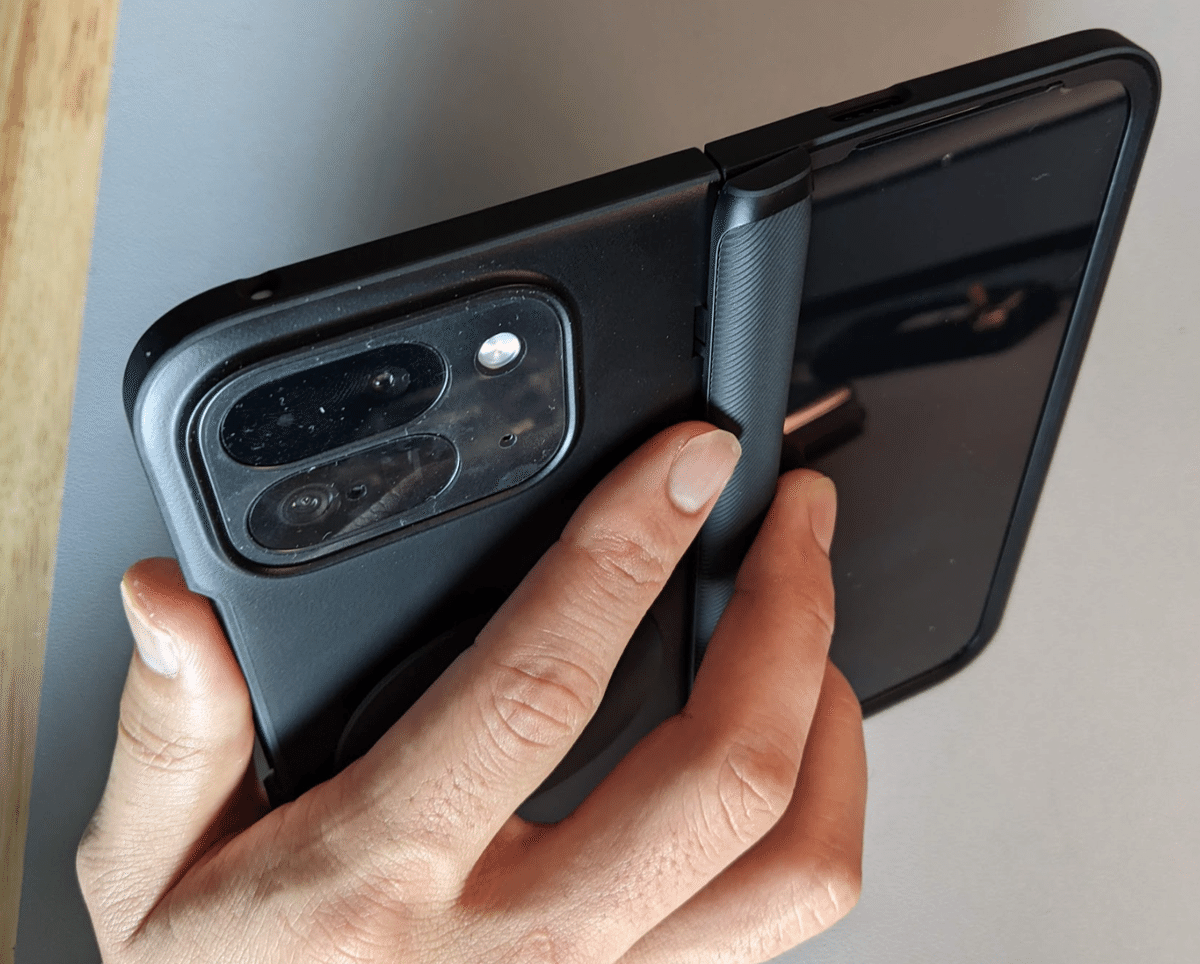 Pixel 9 Pro Foldをがっちり防御する（各種保護フィルムとSpigen