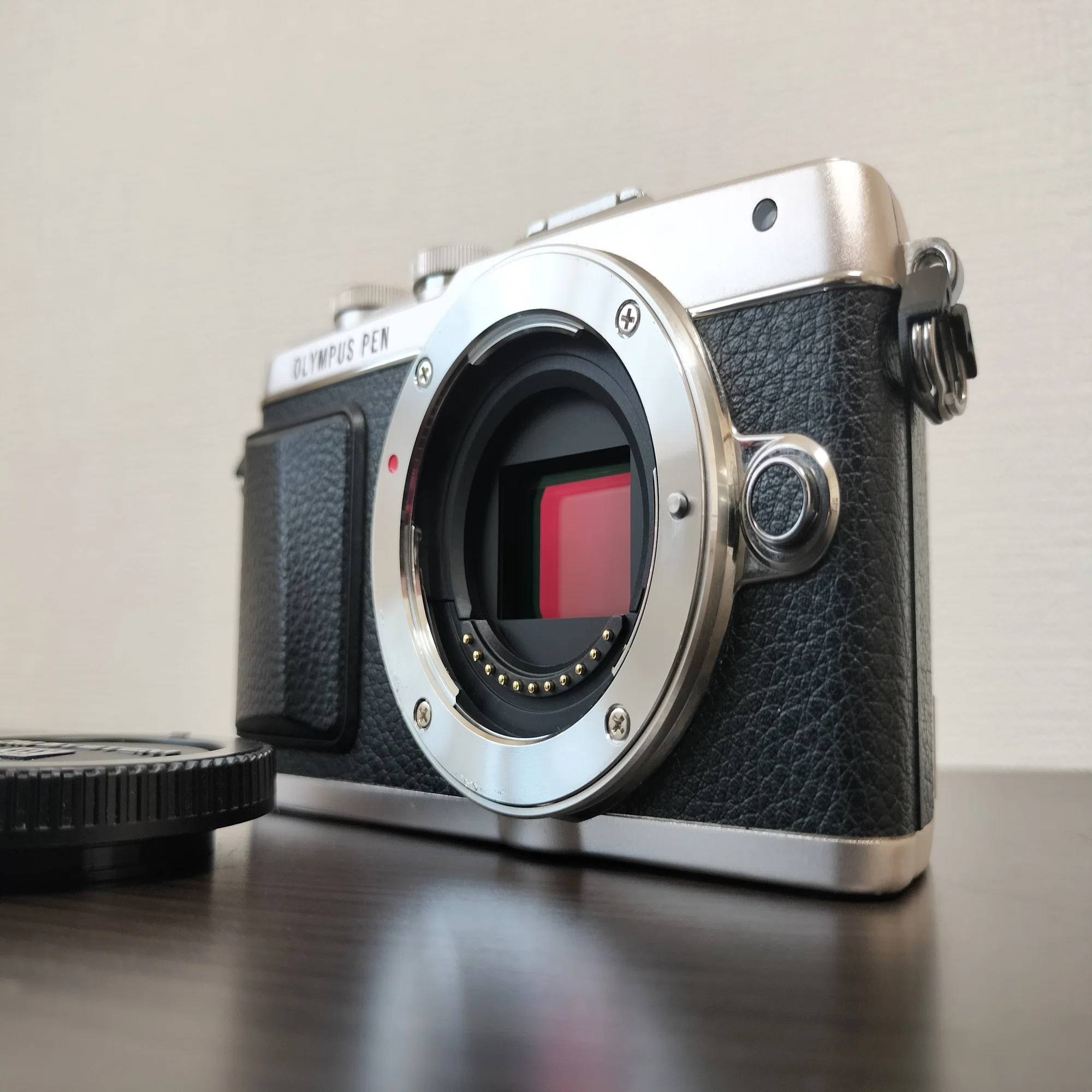 巷で流行りのミラーレスカメラ買いました / OLYMPUS, OM SYSTEM 