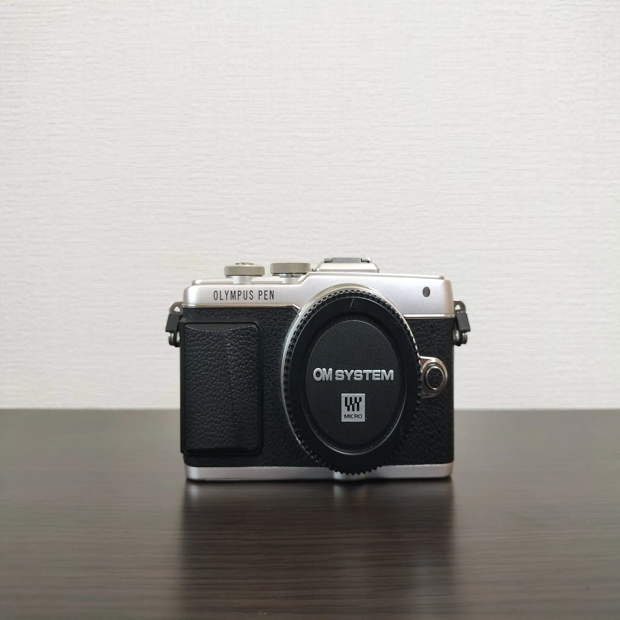 巷で流行りのミラーレスカメラ買いました / OLYMPUS, OM SYSTEM 
