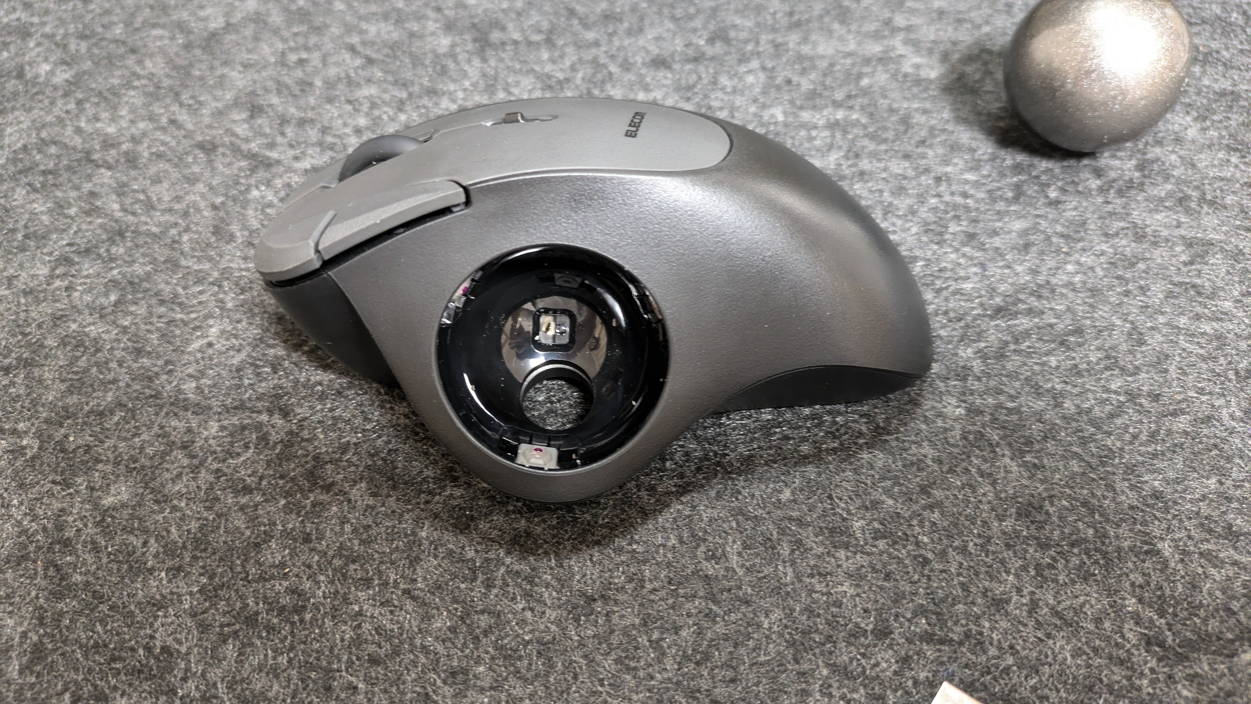 絶賛されてるけどさ…。エレコムのISTトラックボールを辛口 絶賛されてるけどさ…。エレコムのISTトラックボールを辛口