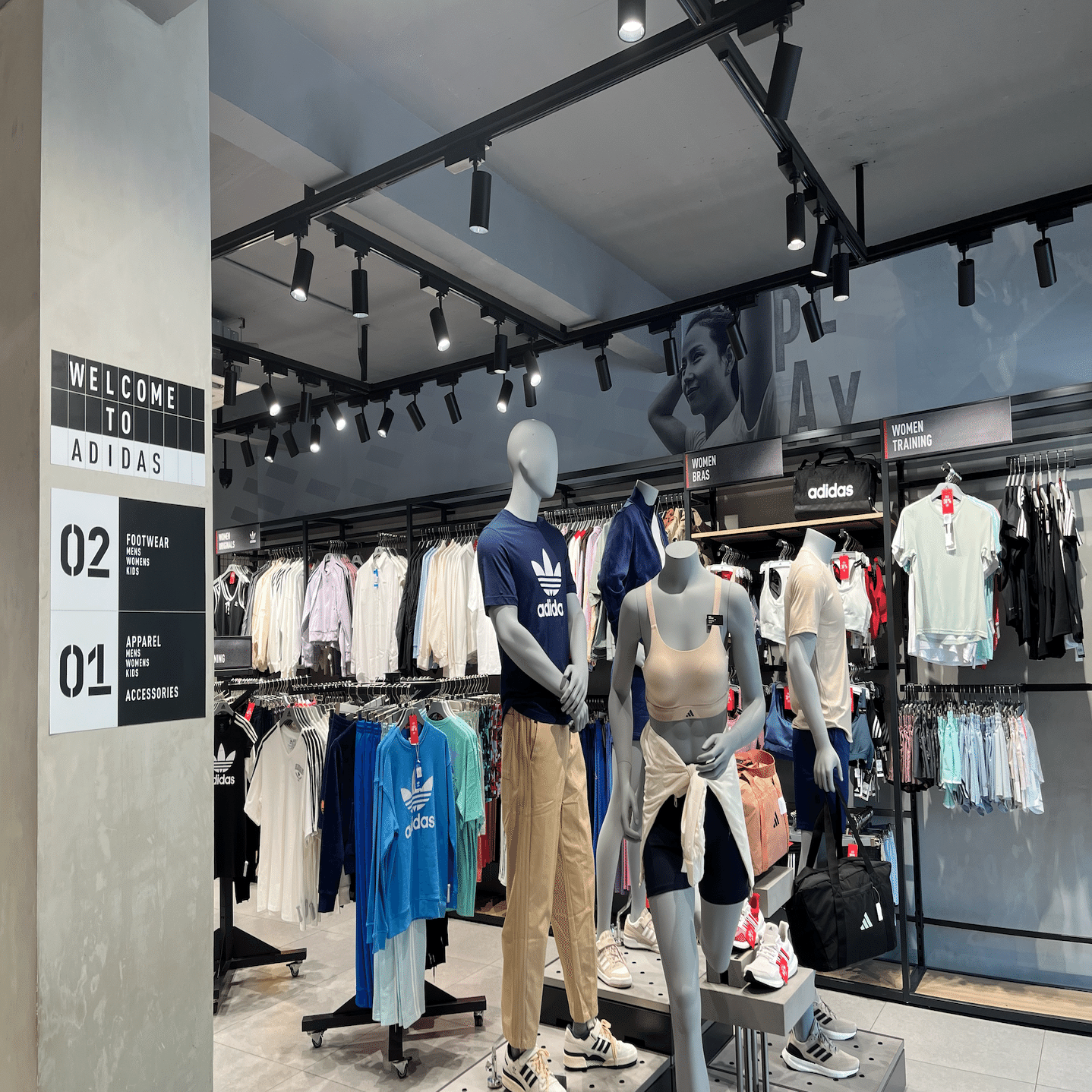 ルポ】スラバヤのAdidasアウトレットショップを発見したので行ってみた