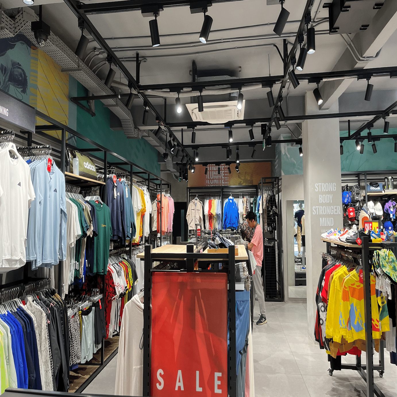 アウトレットショップ専用 ルポ】スラバヤのAdidasアウトレットショップを発見したので行ってみた