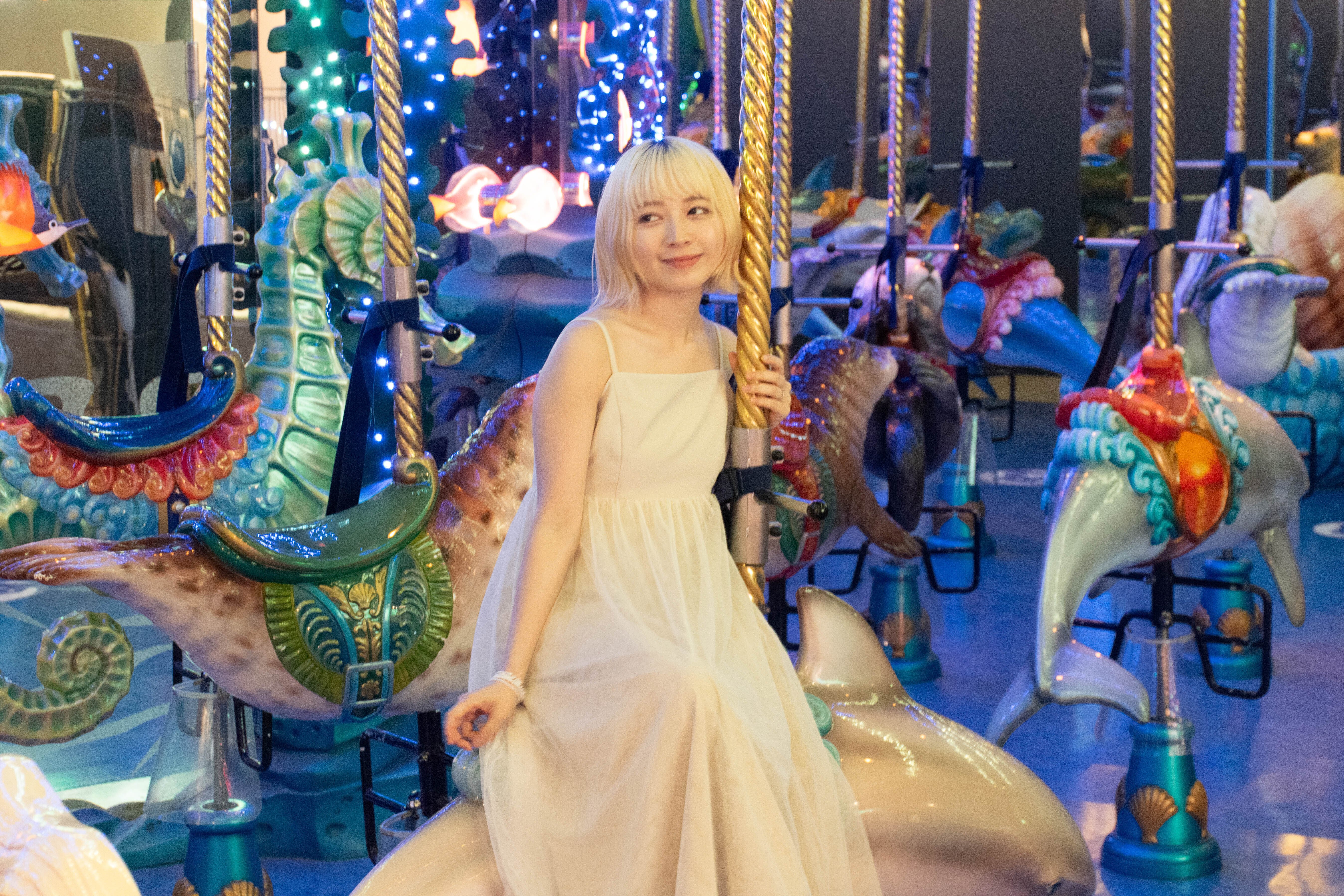 メリーゴーランドのあるパリの夜　透明水彩画　素敵な装飾額入り メリーゴーランドのあるパリの夜 透明水彩画 素敵な装飾額入り